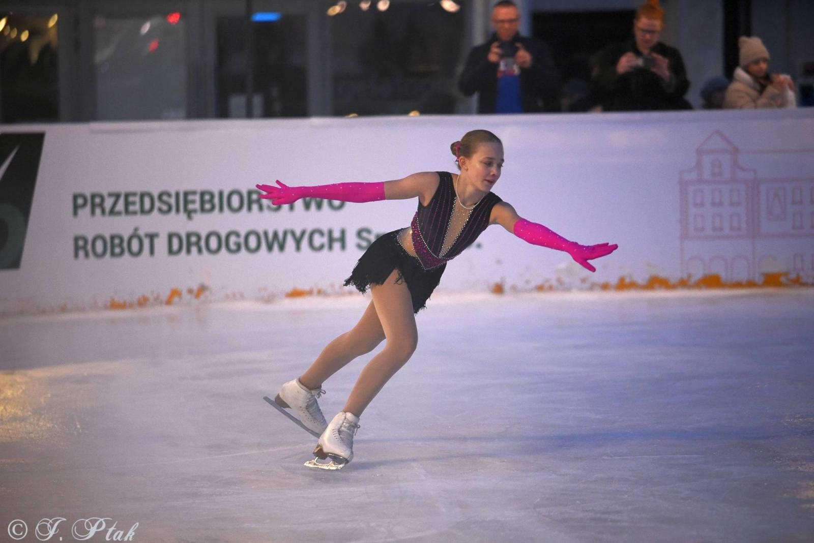 Zdjęcie w galerii na portalu naszraciborz.pl: Ice show na raciborskim Rynku [FOTO i WIDEO] wiadomości z regionu