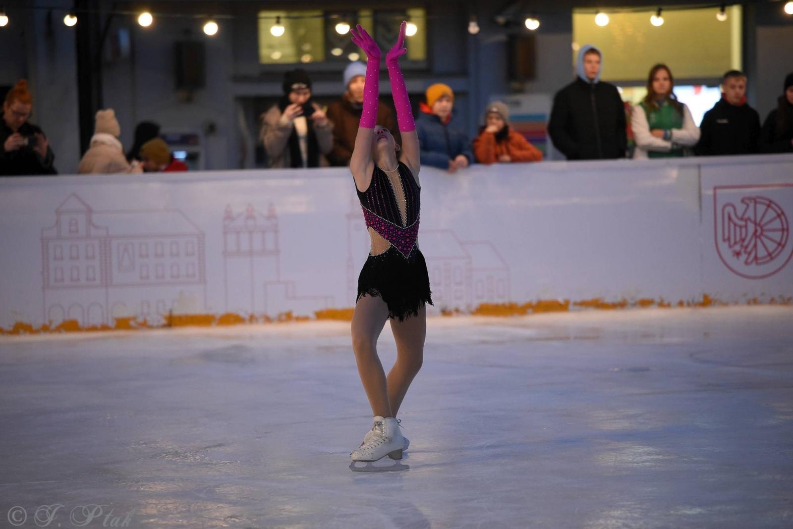 Zdjęcie w galerii na portalu naszraciborz.pl: Ice show na raciborskim Rynku [FOTO i WIDEO] wiadomości z regionu