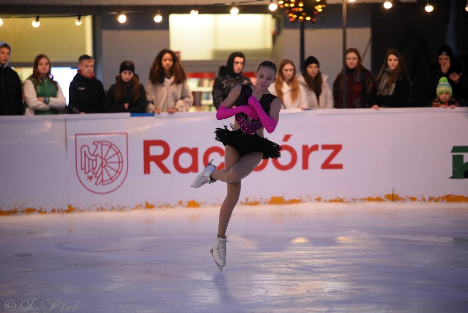 Zdjęcie w galerii na portalu naszraciborz.pl: Ice show na raciborskim Rynku [FOTO i WIDEO] wiadomości z regionu