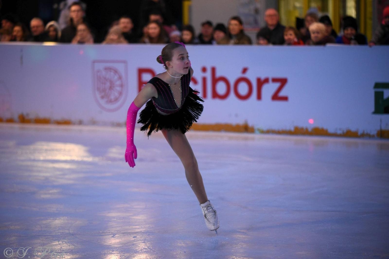 Zdjęcie w galerii na portalu naszraciborz.pl: Ice show na raciborskim Rynku [FOTO i WIDEO] wiadomości z regionu