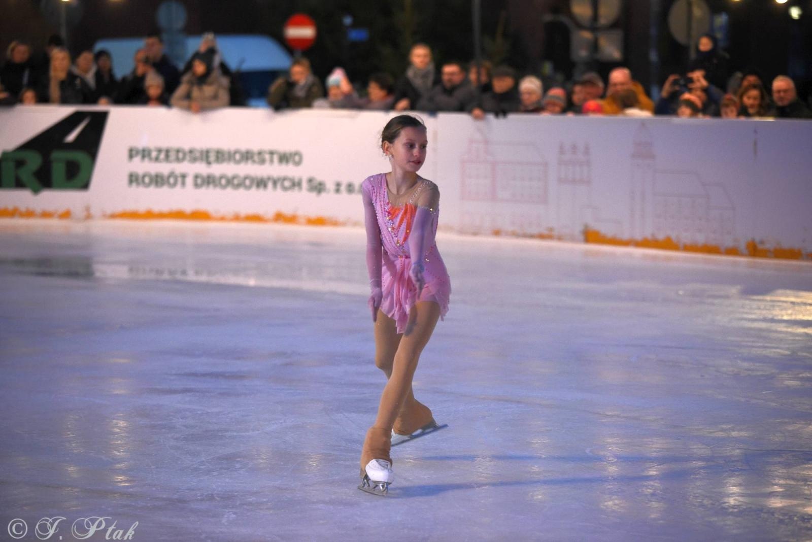 Zdjęcie w galerii na portalu naszraciborz.pl: Ice show na raciborskim Rynku [FOTO i WIDEO] wiadomości z regionu