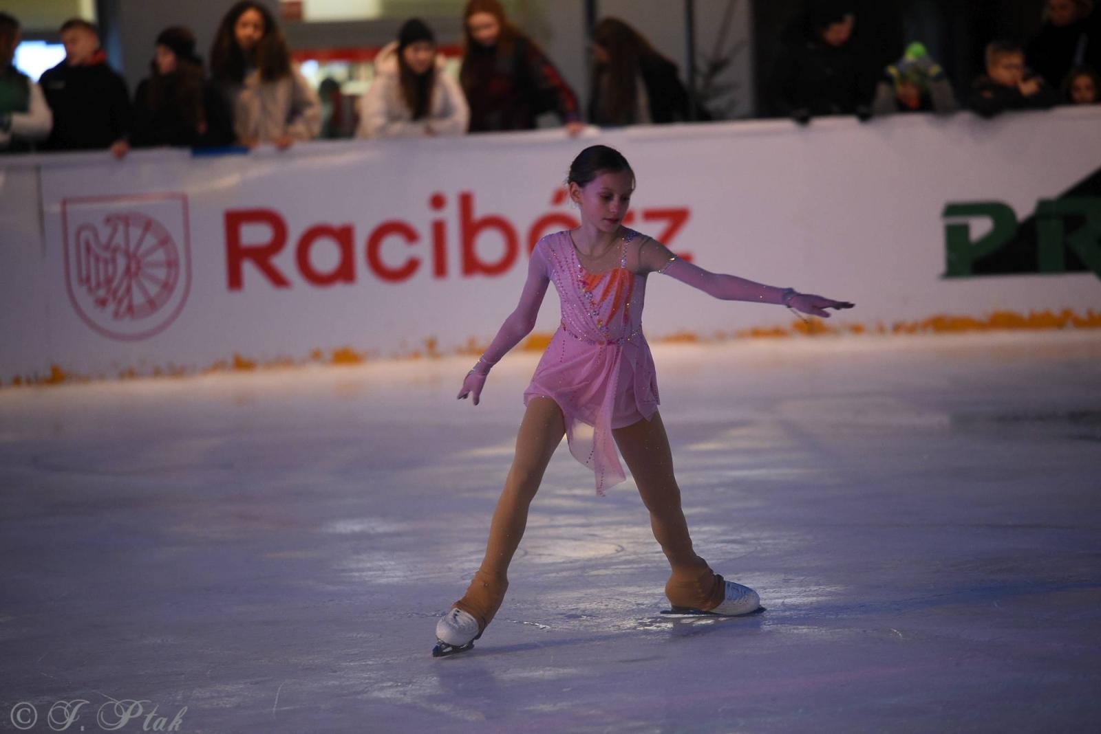 Zdjęcie w galerii na portalu naszraciborz.pl: Ice show na raciborskim Rynku [FOTO i WIDEO] wiadomości z regionu