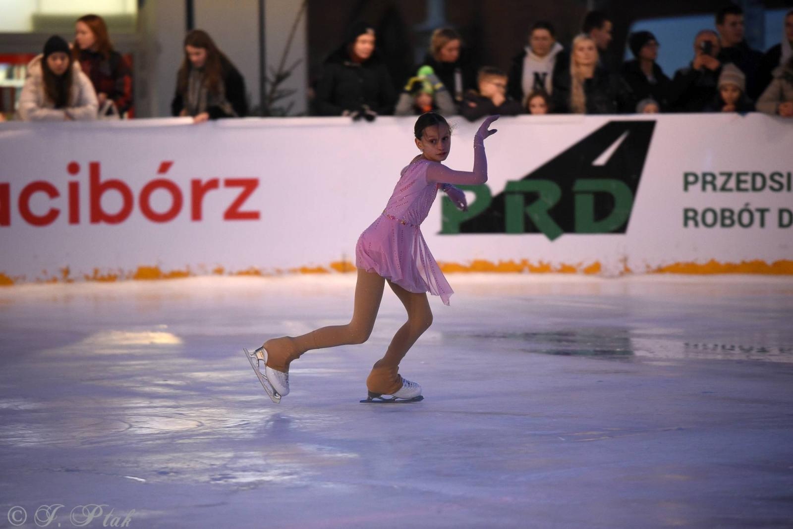 Zdjęcie w galerii na portalu naszraciborz.pl: Ice show na raciborskim Rynku [FOTO i WIDEO] wiadomości z regionu