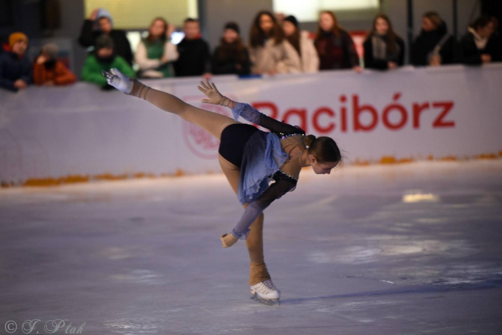 Zdjęcie w galerii na portalu naszraciborz.pl: Ice show na raciborskim Rynku [FOTO i WIDEO] wiadomości z regionu