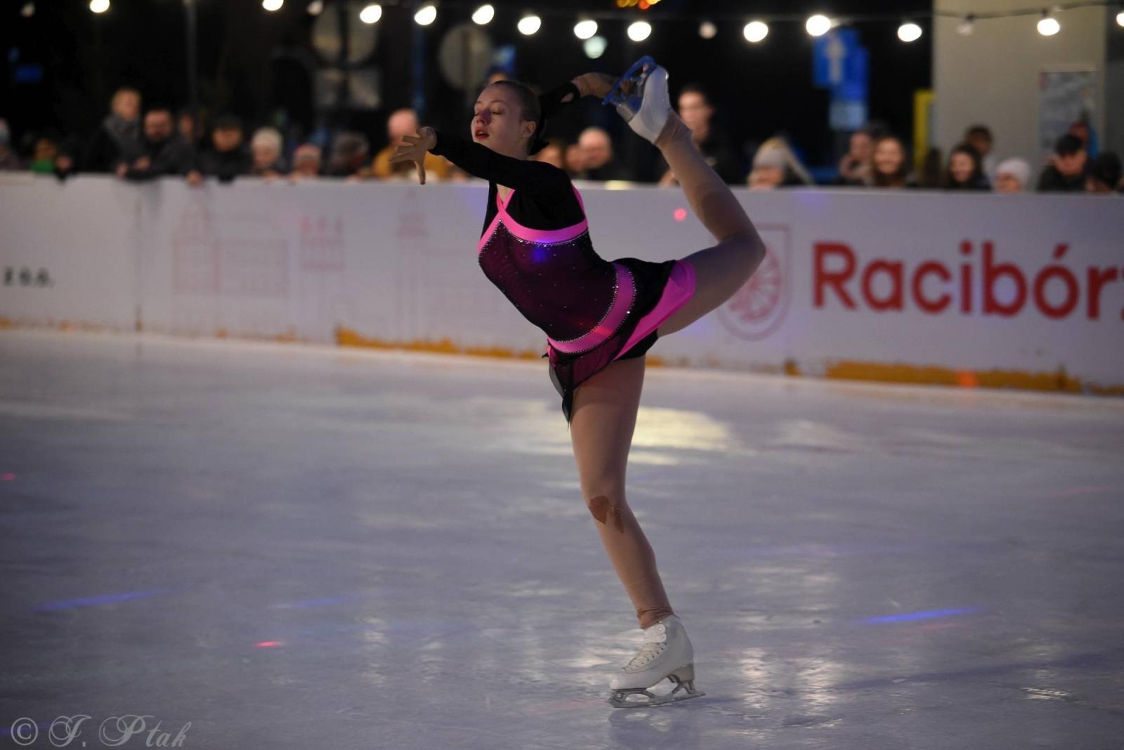 Zdjęcie w galerii na portalu naszraciborz.pl: Ice show na raciborskim Rynku [FOTO i WIDEO] wiadomości z regionu