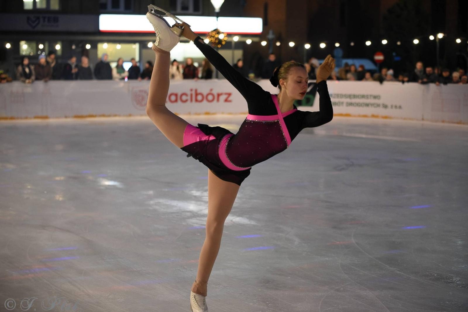 Zdjęcie w galerii na portalu naszraciborz.pl: Ice show na raciborskim Rynku [FOTO i WIDEO] wiadomości z regionu