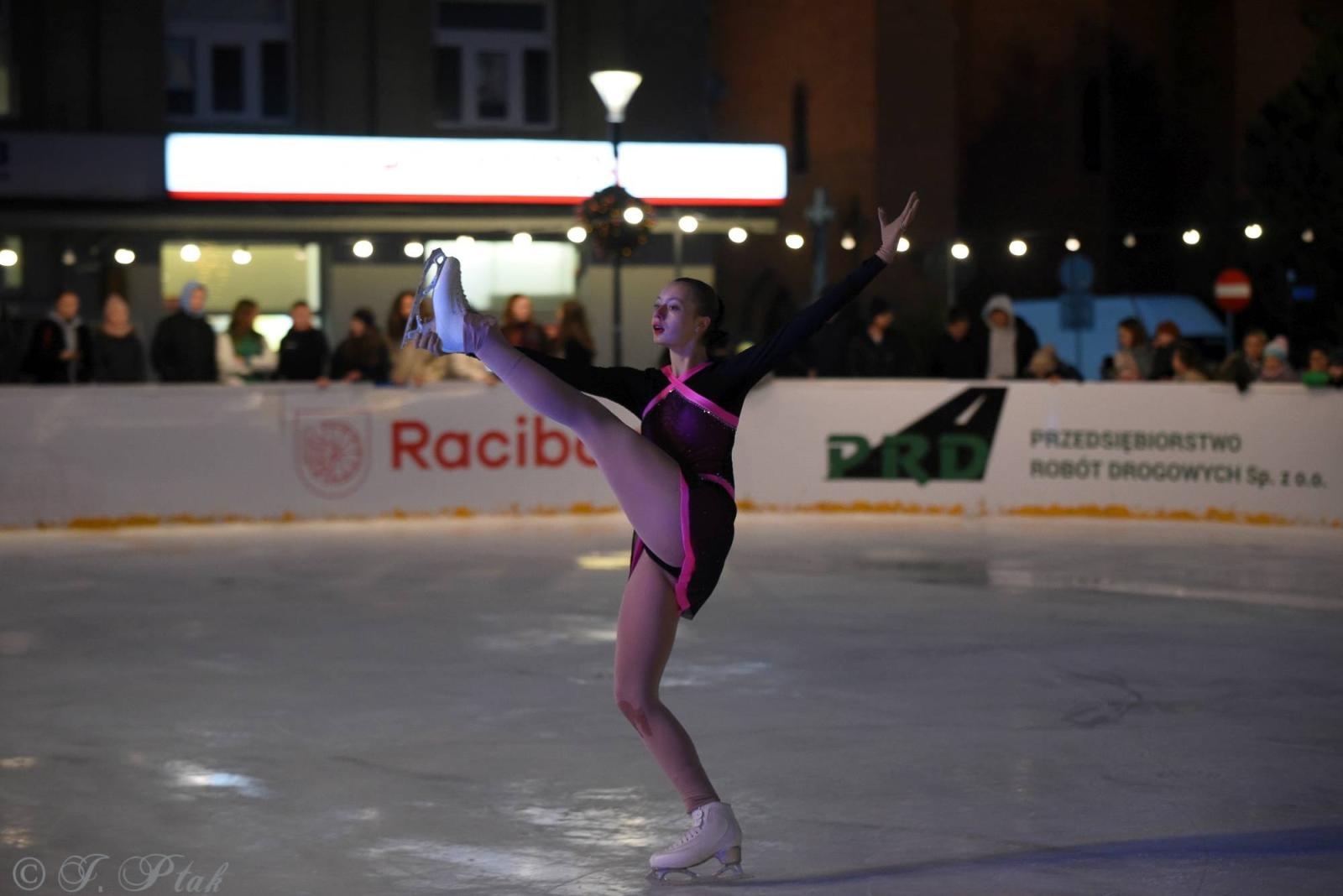 Zdjęcie w galerii na portalu naszraciborz.pl: Ice show na raciborskim Rynku [FOTO i WIDEO] wiadomości z regionu