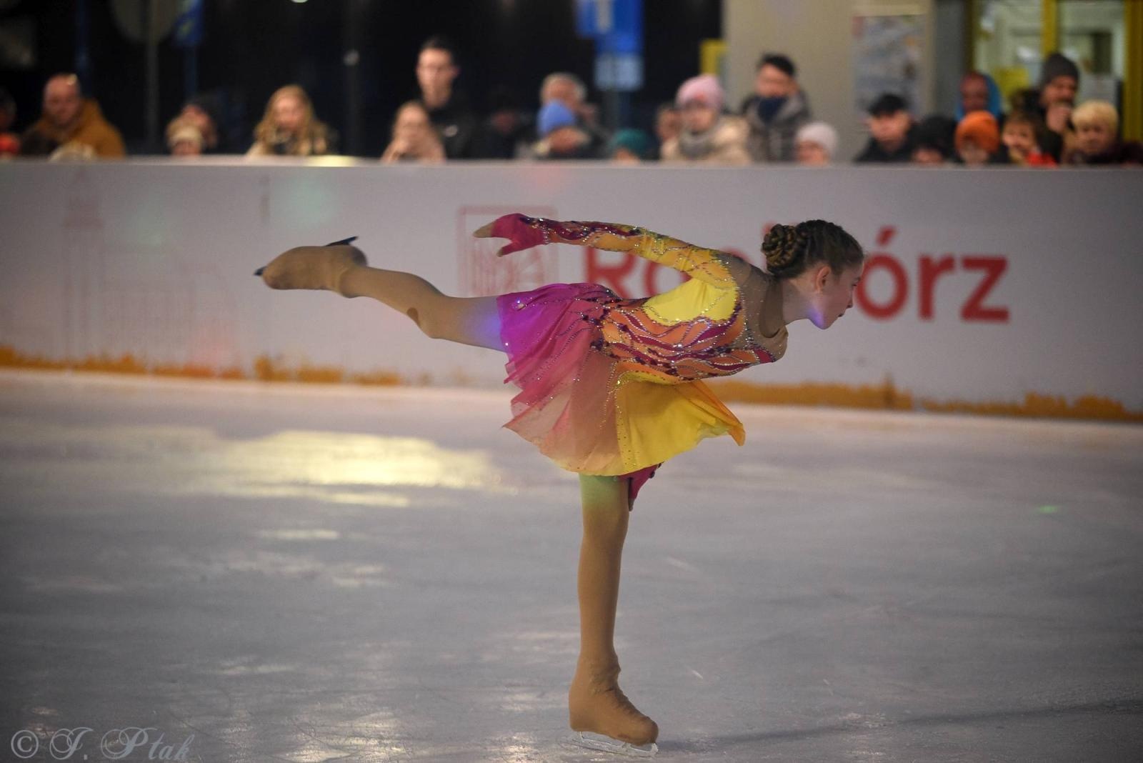 Zdjęcie w galerii na portalu naszraciborz.pl: Ice show na raciborskim Rynku [FOTO i WIDEO] wiadomości z regionu