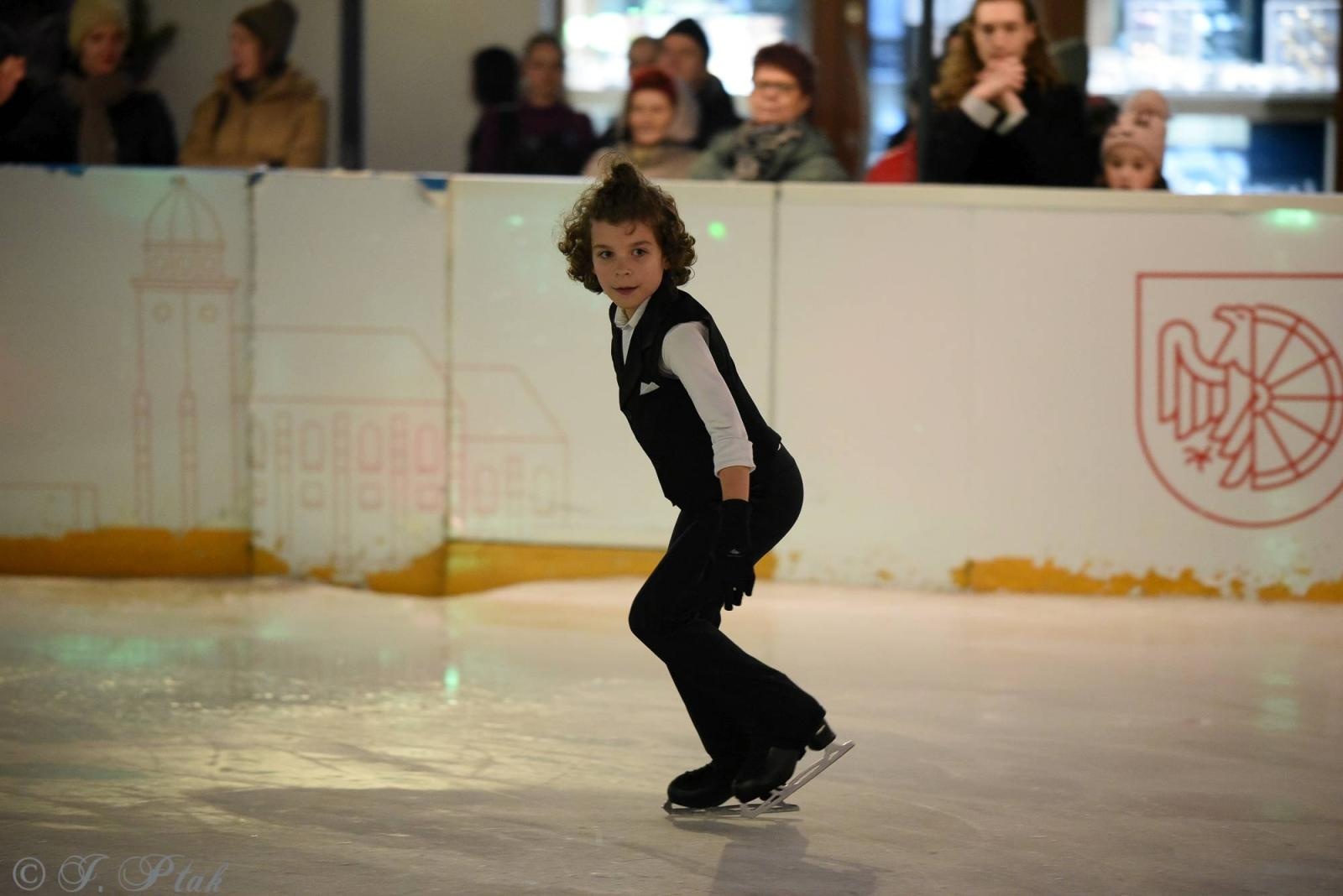 Zdjęcie w galerii na portalu naszraciborz.pl: Ice show na raciborskim Rynku [FOTO i WIDEO] wiadomości z regionu