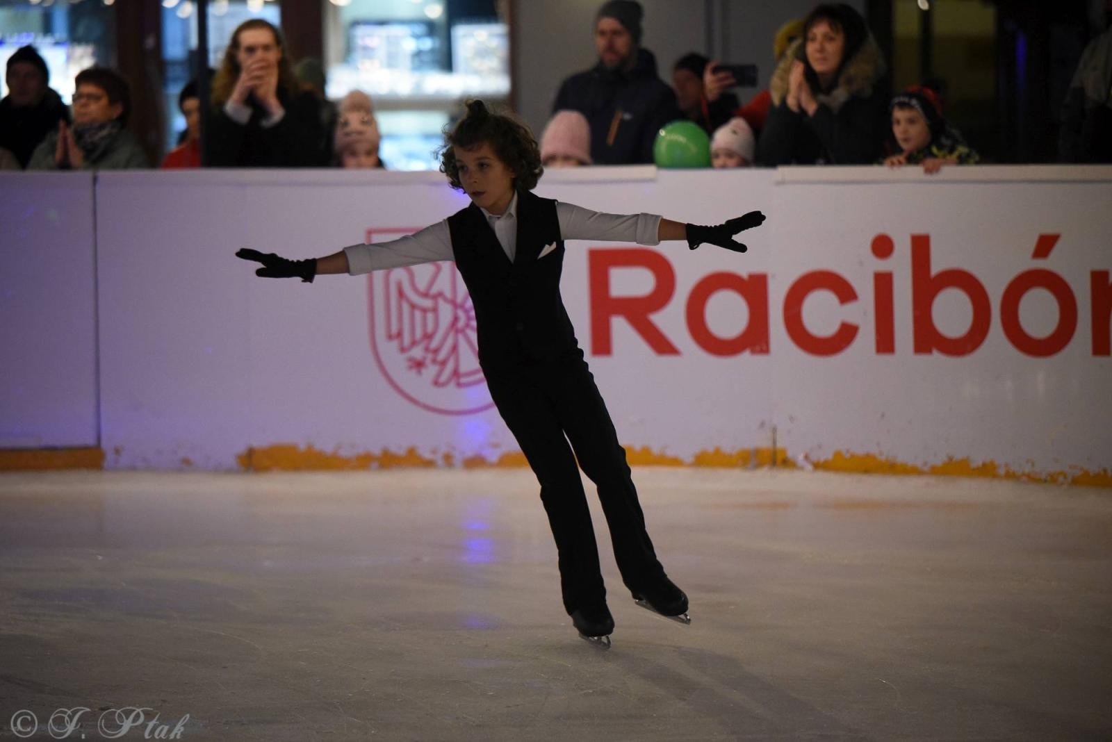 Zdjęcie w galerii na portalu naszraciborz.pl: Ice show na raciborskim Rynku [FOTO i WIDEO] wiadomości z regionu