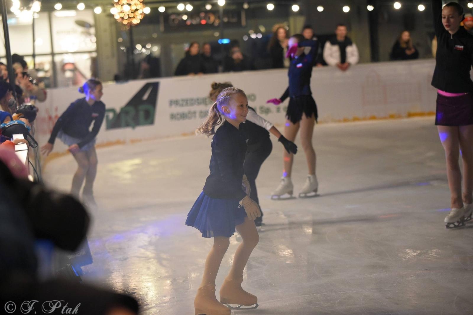 Zdjęcie w galerii na portalu naszraciborz.pl: Ice show na raciborskim Rynku [FOTO i WIDEO] wiadomości z regionu