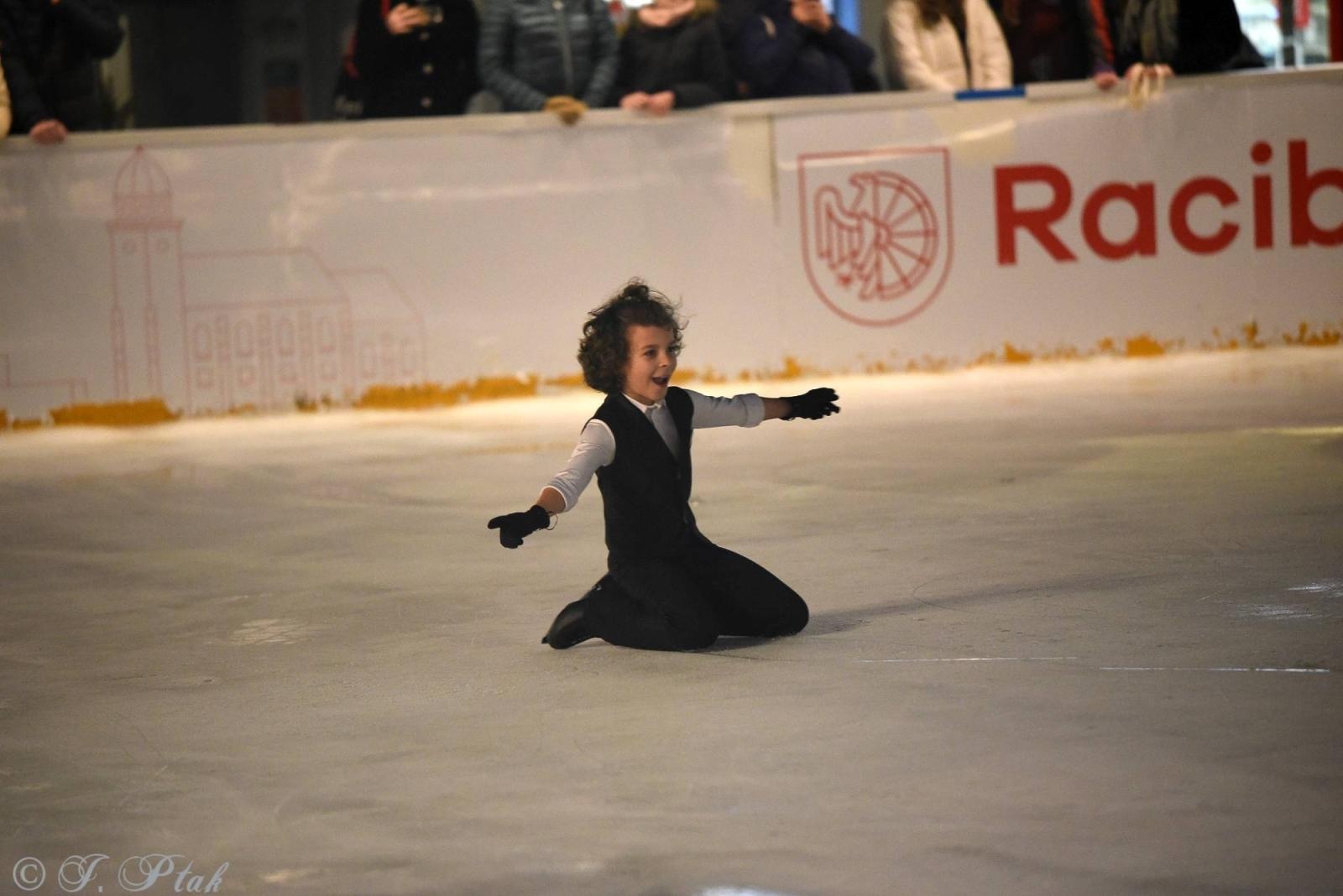 Zdjęcie w galerii na portalu naszraciborz.pl: Ice show na raciborskim Rynku [FOTO i WIDEO] wiadomości z regionu