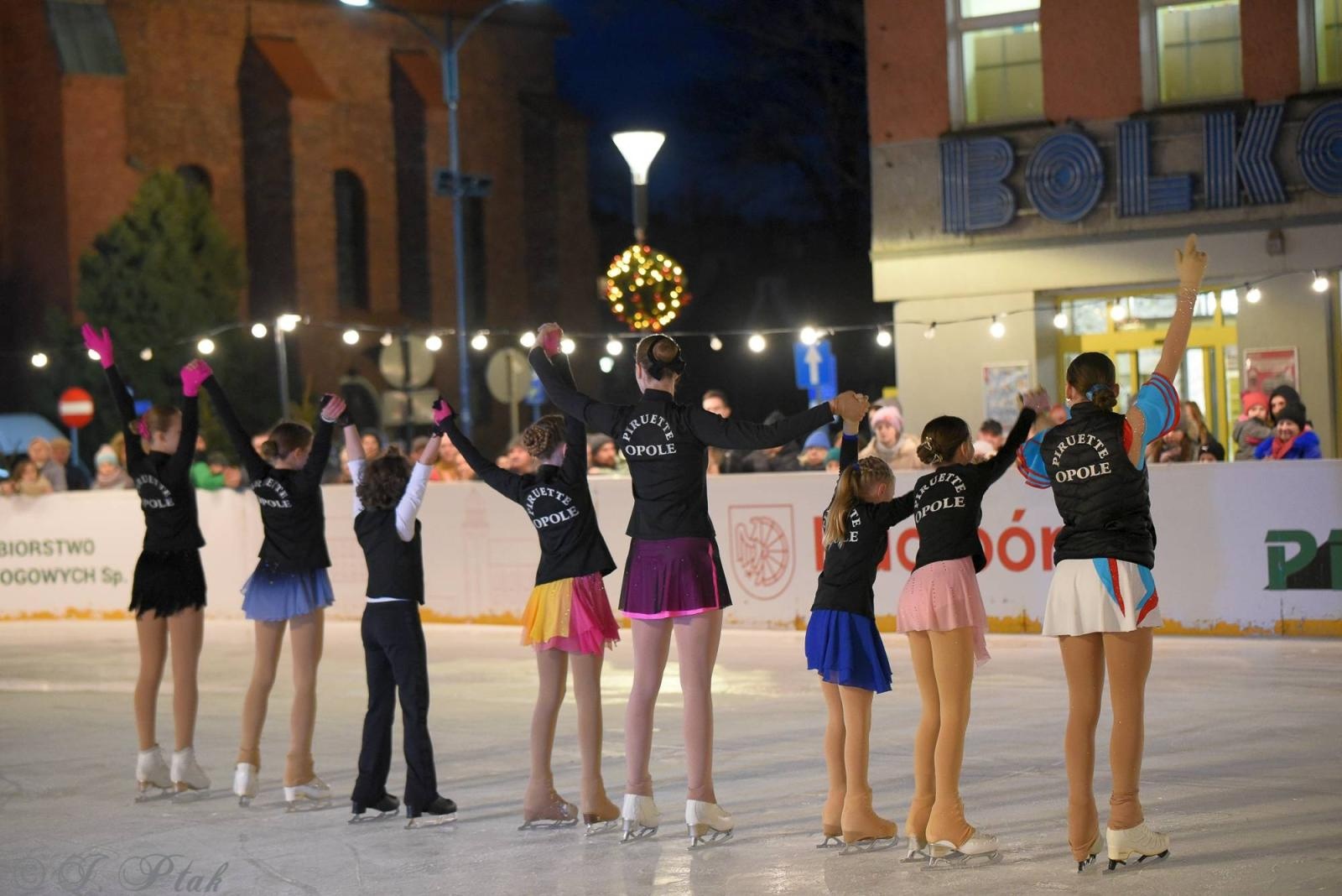 Zdjęcie w galerii na portalu naszraciborz.pl: Ice show na raciborskim Rynku [FOTO i WIDEO] wiadomości z regionu