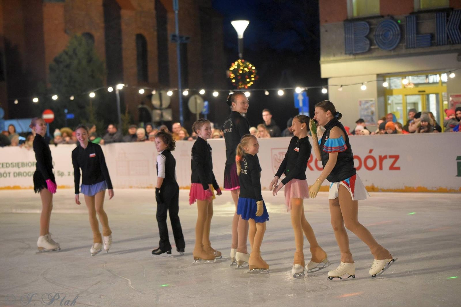 Zdjęcie w galerii na portalu naszraciborz.pl: Ice show na raciborskim Rynku [FOTO i WIDEO] wiadomości z regionu