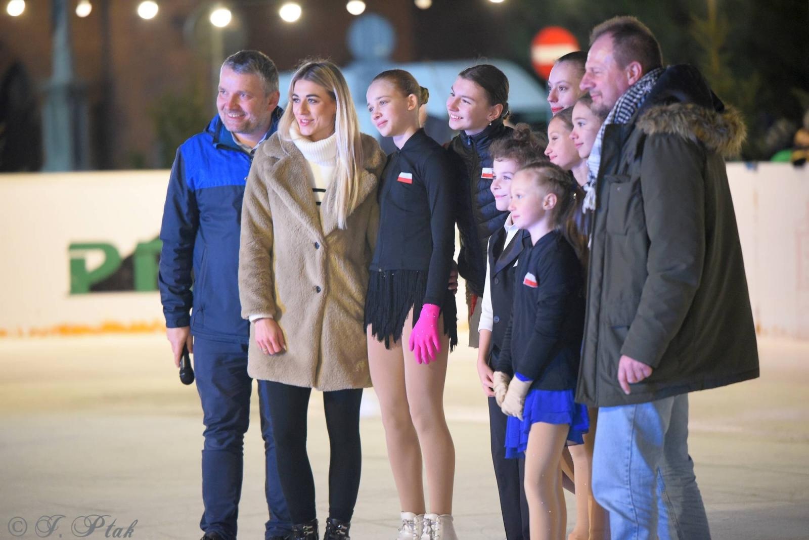 Zdjęcie w galerii na portalu naszraciborz.pl: Ice show na raciborskim Rynku [FOTO i WIDEO] wiadomości z regionu