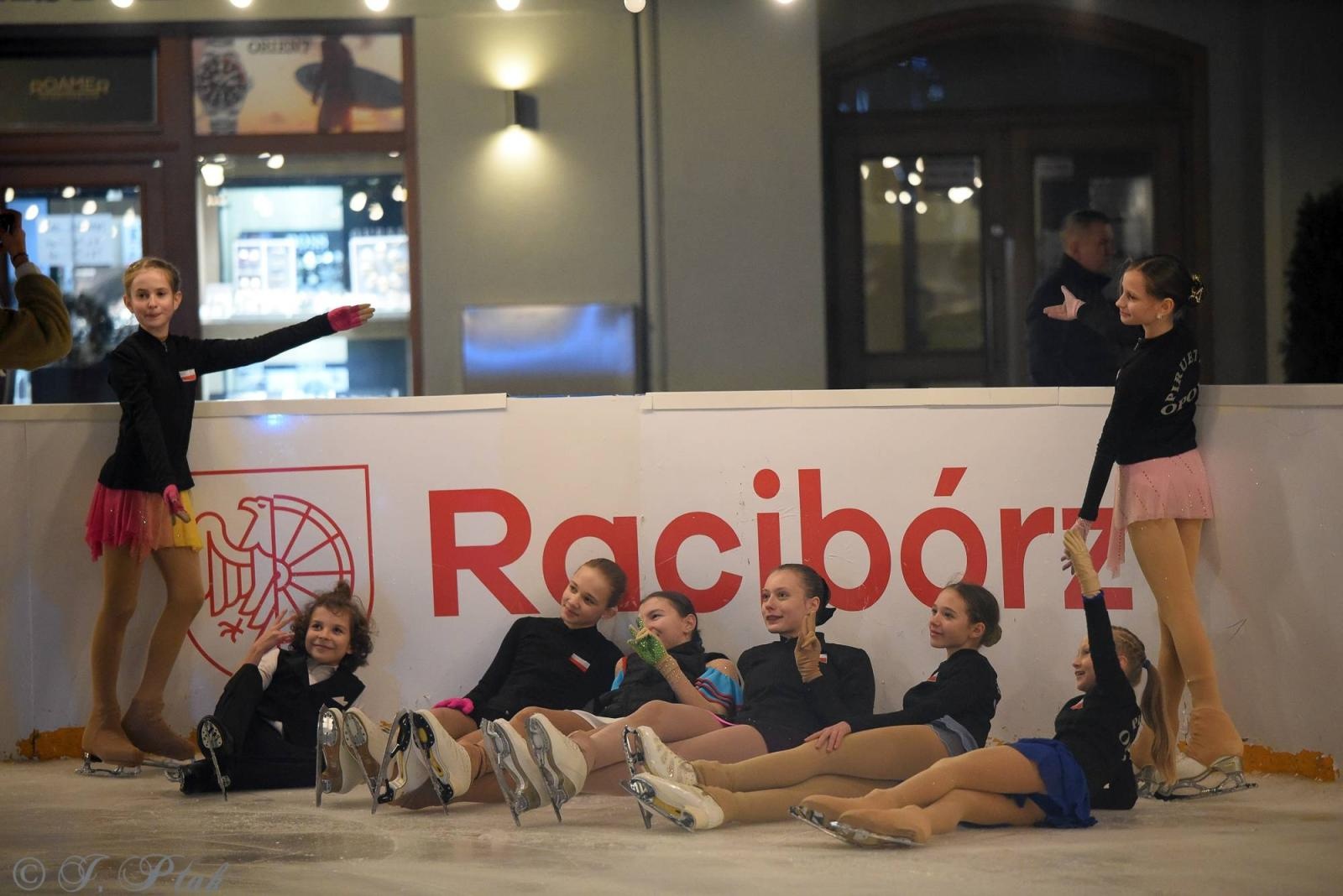 Zdjęcie w galerii na portalu naszraciborz.pl: Ice show na raciborskim Rynku [FOTO i WIDEO] wiadomości z regionu