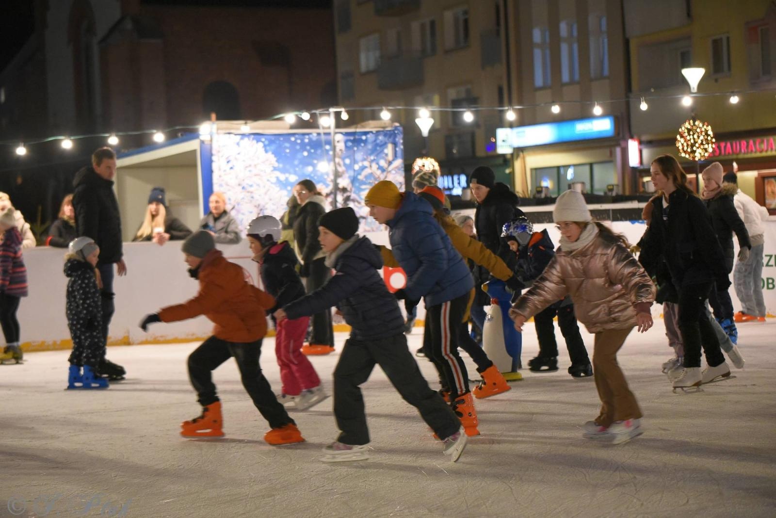 Zdjęcie w galerii na portalu naszraciborz.pl: Ice show na raciborskim Rynku [FOTO i WIDEO] wiadomości z regionu