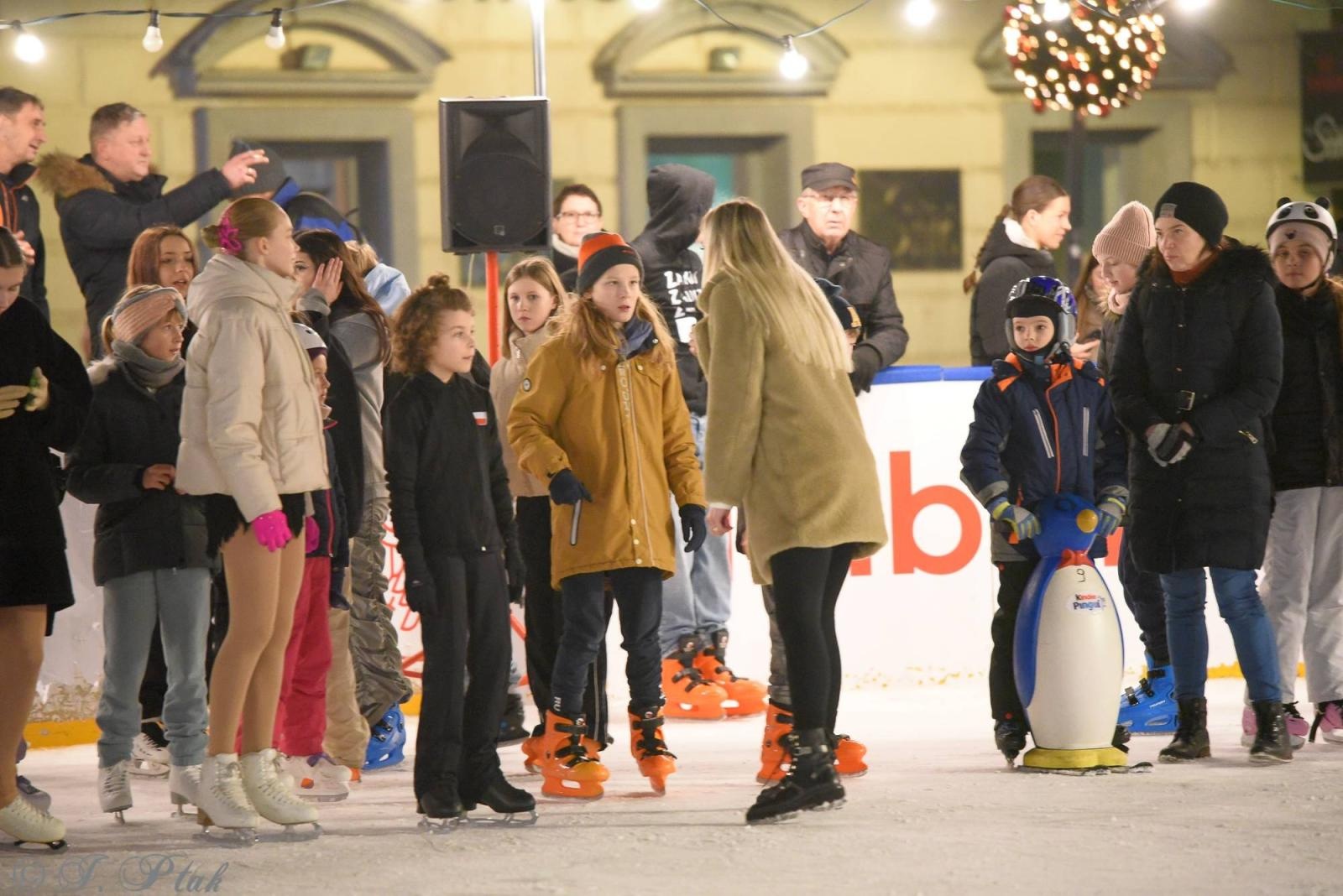 Zdjęcie w galerii na portalu naszraciborz.pl: Ice show na raciborskim Rynku [FOTO i WIDEO] wiadomości z regionu