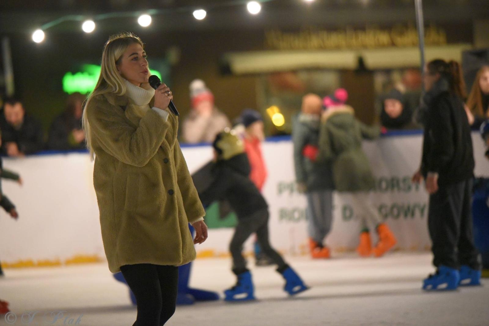 Zdjęcie w galerii na portalu naszraciborz.pl: Ice show na raciborskim Rynku [FOTO i WIDEO] wiadomości z regionu