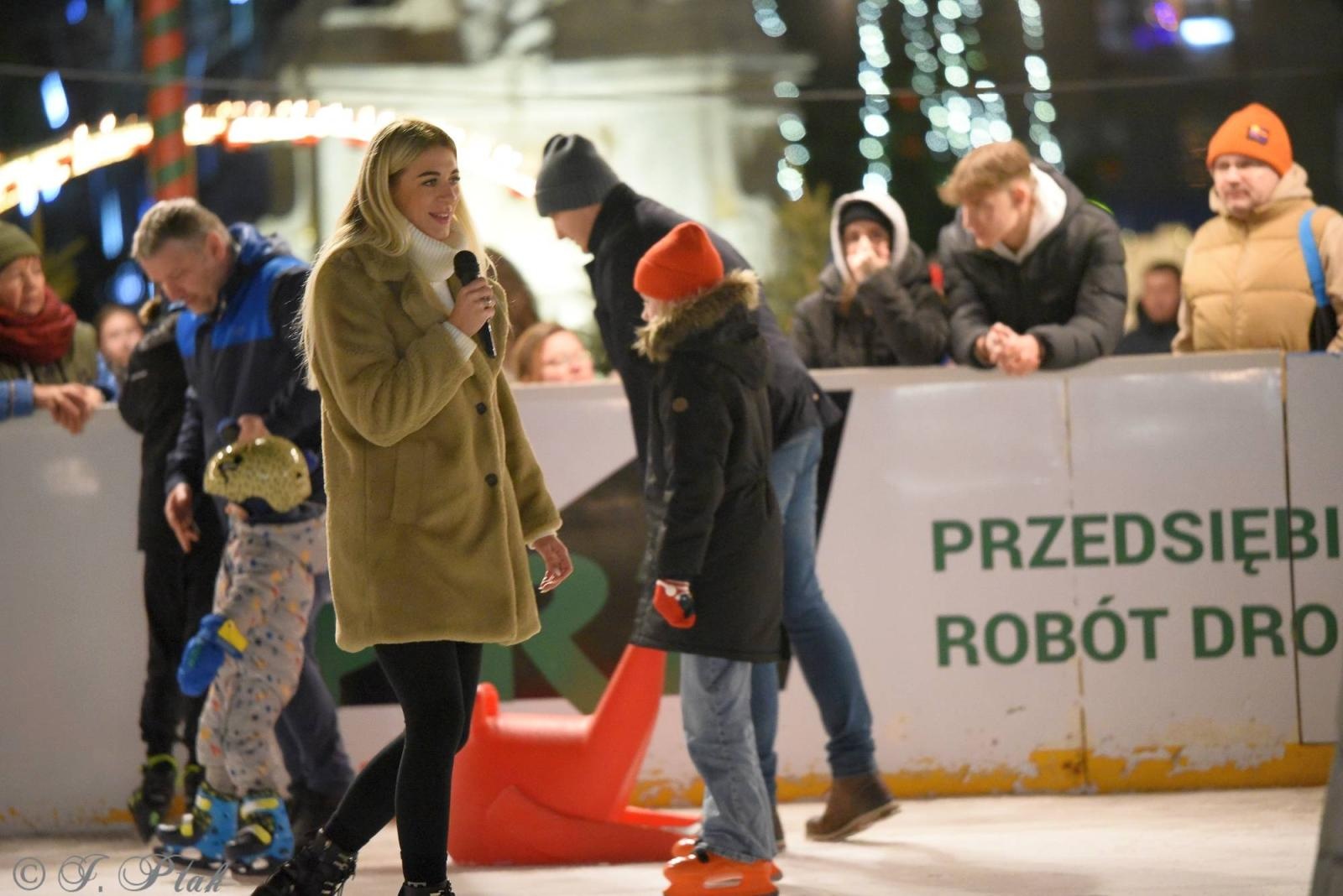 Zdjęcie w galerii na portalu naszraciborz.pl: Ice show na raciborskim Rynku [FOTO i WIDEO] wiadomości z regionu