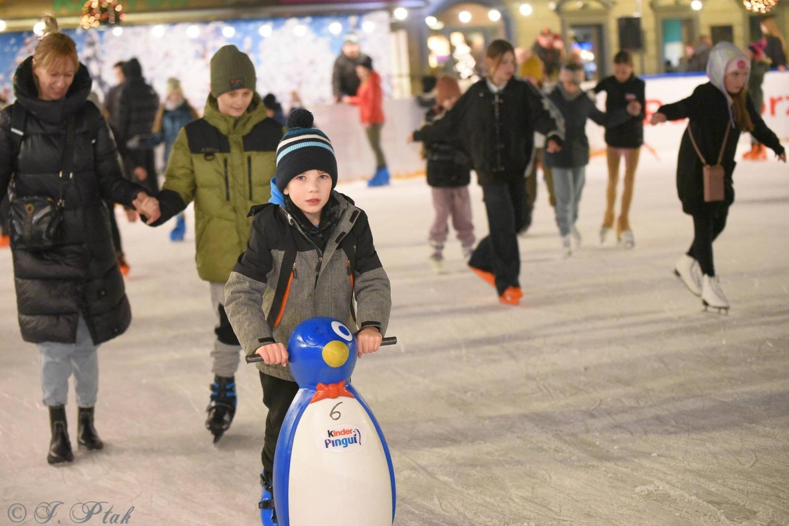 Zdjęcie w galerii na portalu naszraciborz.pl: Ice show na raciborskim Rynku [FOTO i WIDEO] wiadomości z regionu