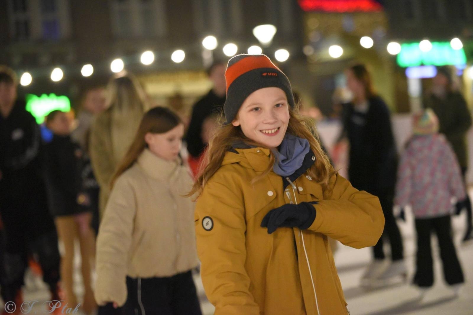 Zdjęcie w galerii na portalu naszraciborz.pl: Ice show na raciborskim Rynku [FOTO i WIDEO] wiadomości z regionu