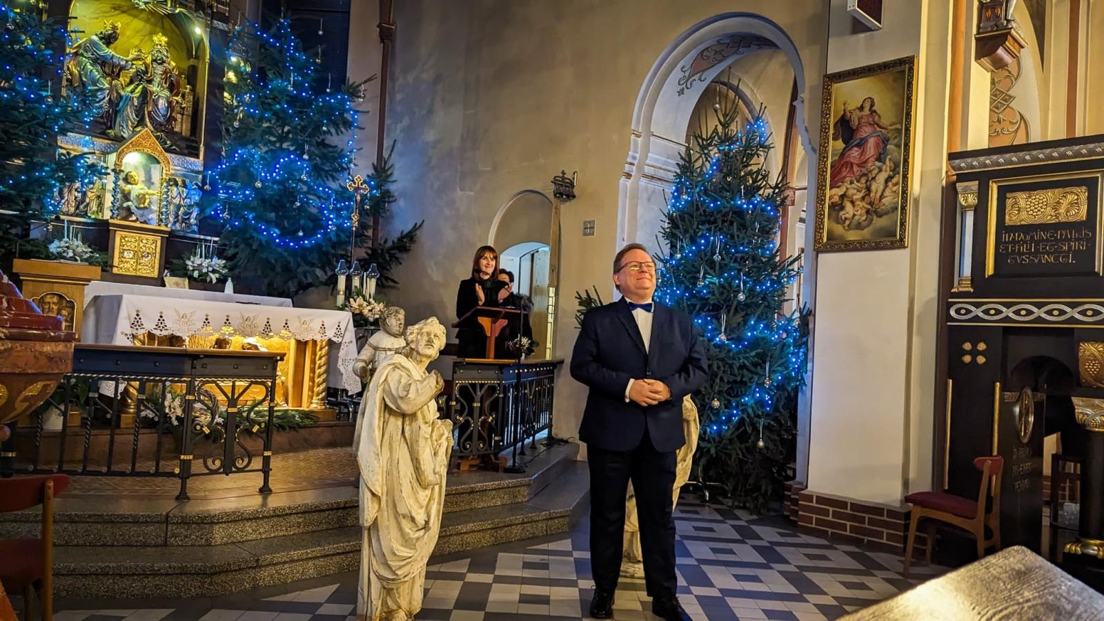 Zdjęcie w galerii na portalu naszraciborz.pl: Maestro Popławski na finał 800-lecia Krowiarek wiadomości z regionu