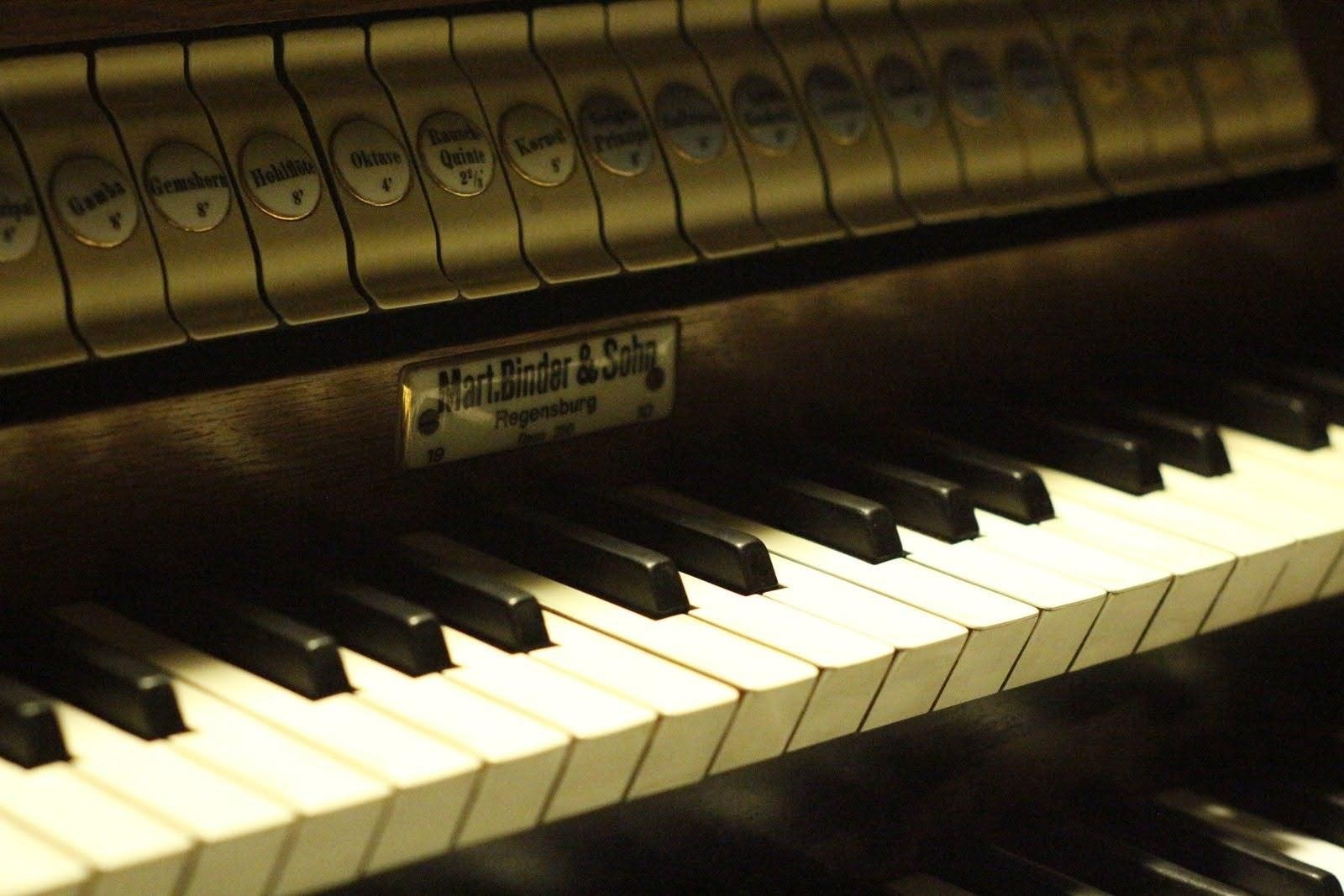 Zdjęcie w galerii na portalu naszraciborz.pl: Maestro Popławski na finał 800-lecia Krowiarek wiadomości z regionu