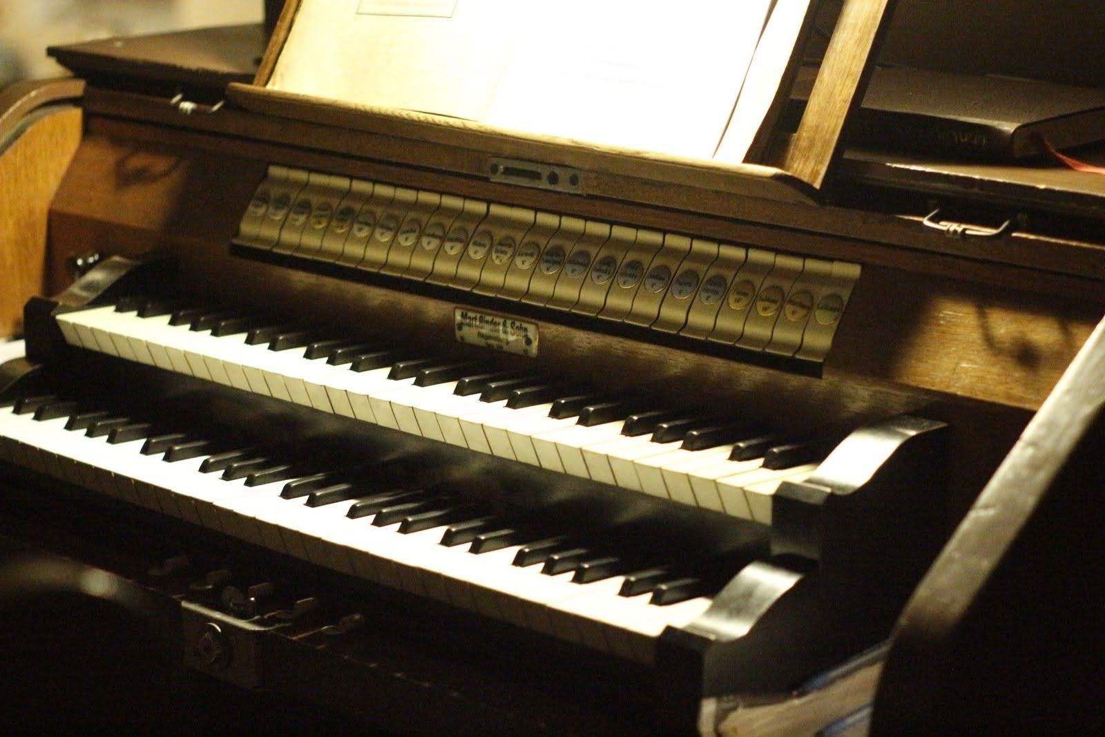 Zdjęcie w galerii na portalu naszraciborz.pl: Maestro Popławski na finał 800-lecia Krowiarek wiadomości z regionu