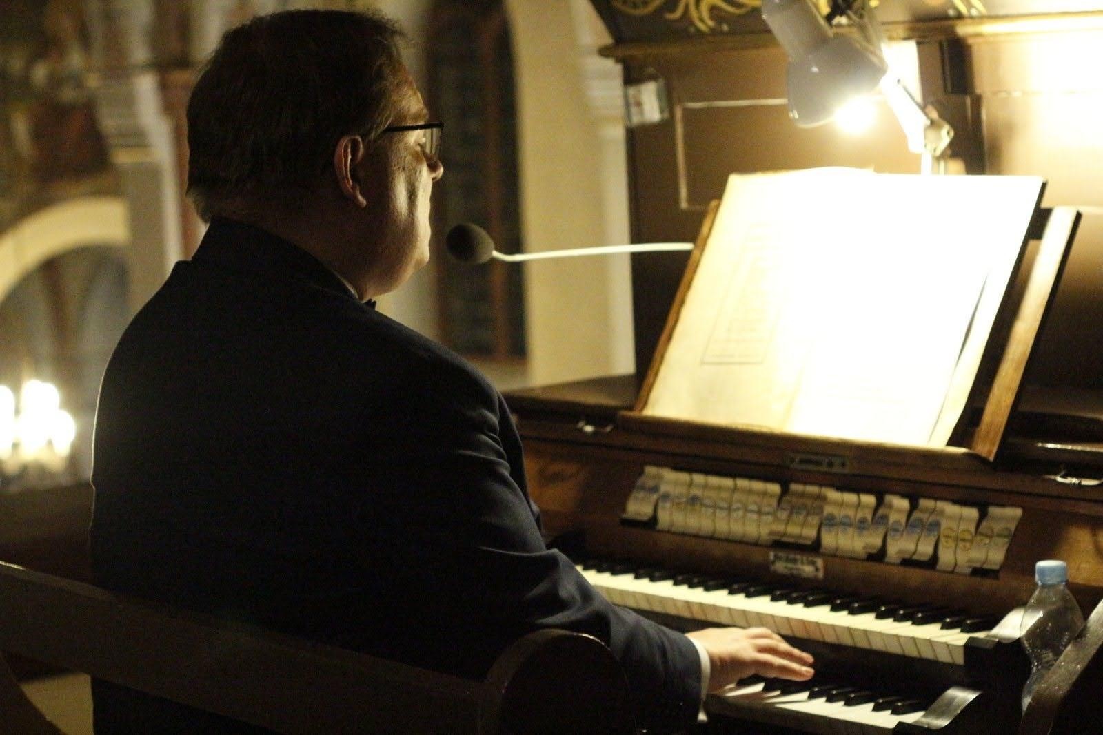 Zdjęcie w galerii na portalu naszraciborz.pl: Maestro Popławski na finał 800-lecia Krowiarek wiadomości z regionu