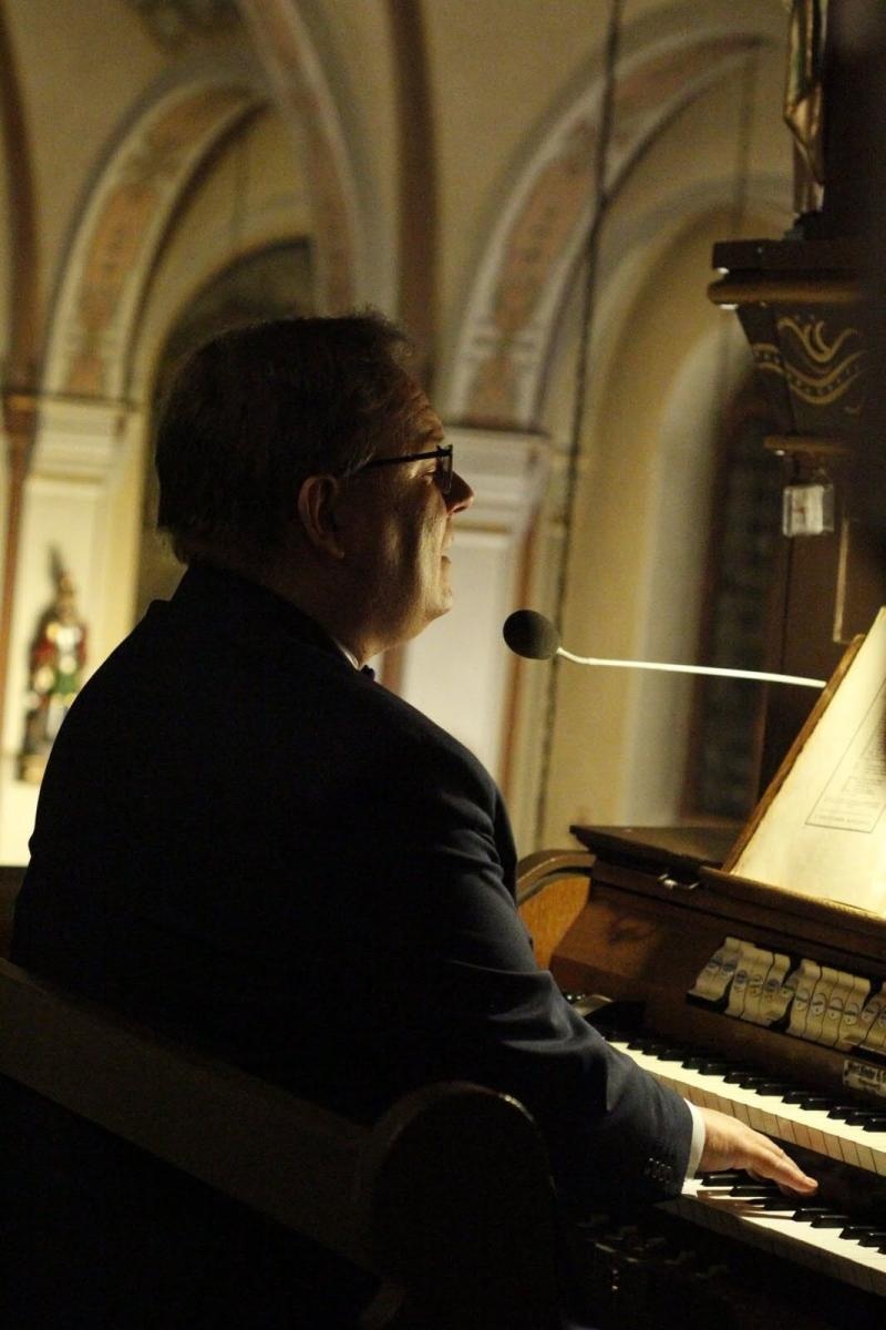 Zdjęcie w galerii na portalu naszraciborz.pl: Maestro Popławski na finał 800-lecia Krowiarek wiadomości z regionu