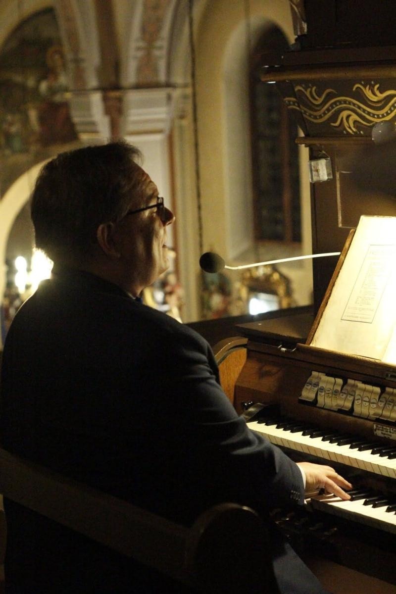 Zdjęcie w galerii na portalu naszraciborz.pl: Maestro Popławski na finał 800-lecia Krowiarek wiadomości z regionu