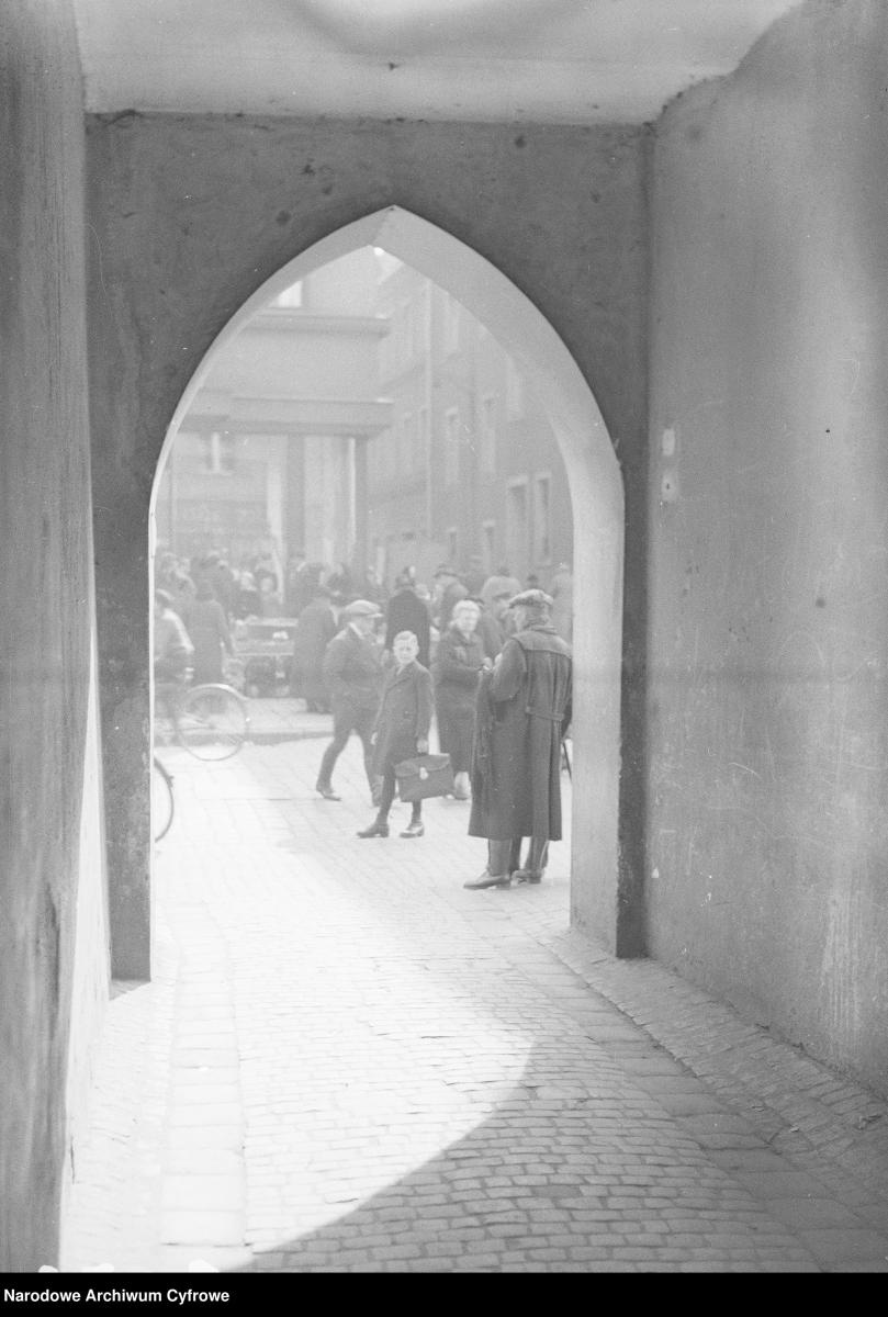 Zdjęcie w galerii na portalu naszraciborz.pl: Archiwalne przedwojenne zdjęcia Górnego Śląska. NAC próbuje ustalić, co pokazują [FOTO] wiadomości z regionu