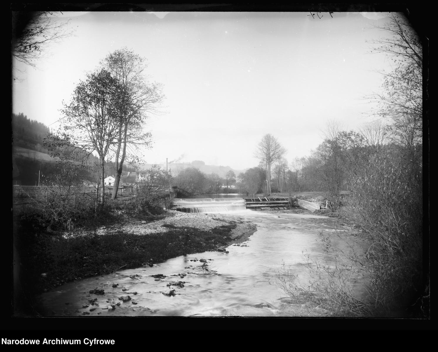 Zdjęcie w galerii na portalu naszraciborz.pl: Archiwalne przedwojenne zdjęcia Górnego Śląska. NAC próbuje ustalić, co pokazują [FOTO] wiadomości z regionu