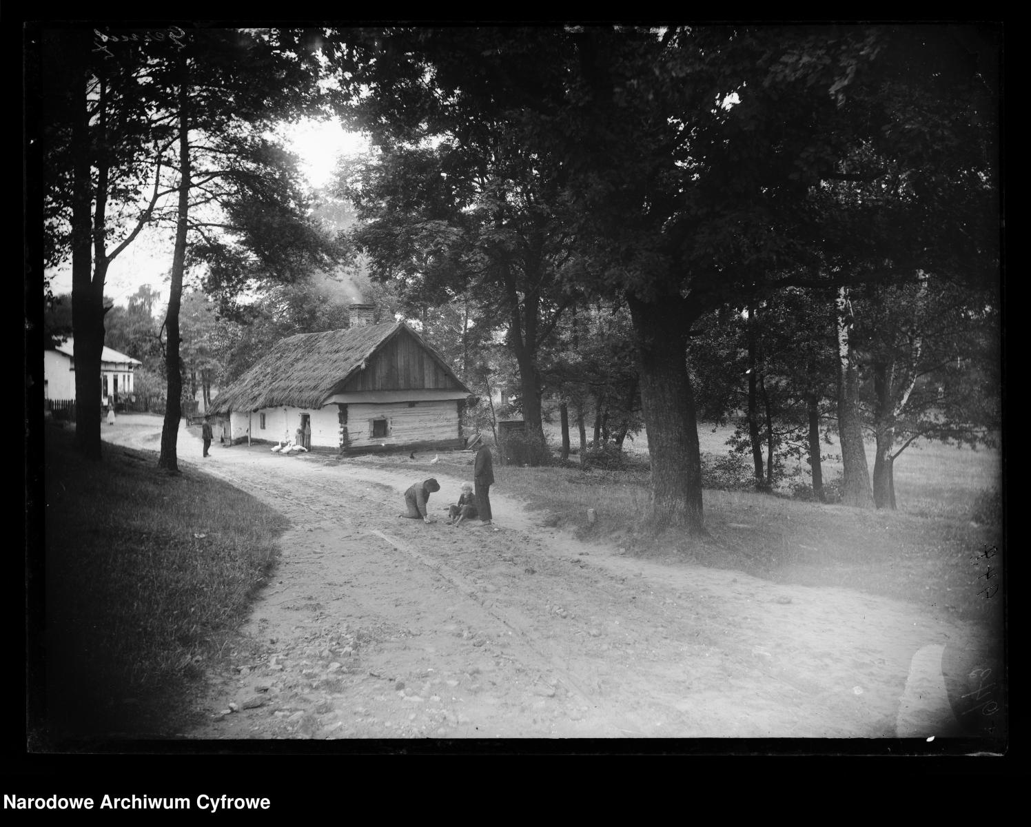 Zdjęcie w galerii na portalu naszraciborz.pl: Archiwalne przedwojenne zdjęcia Górnego Śląska. NAC próbuje ustalić, co pokazują [FOTO] wiadomości z regionu