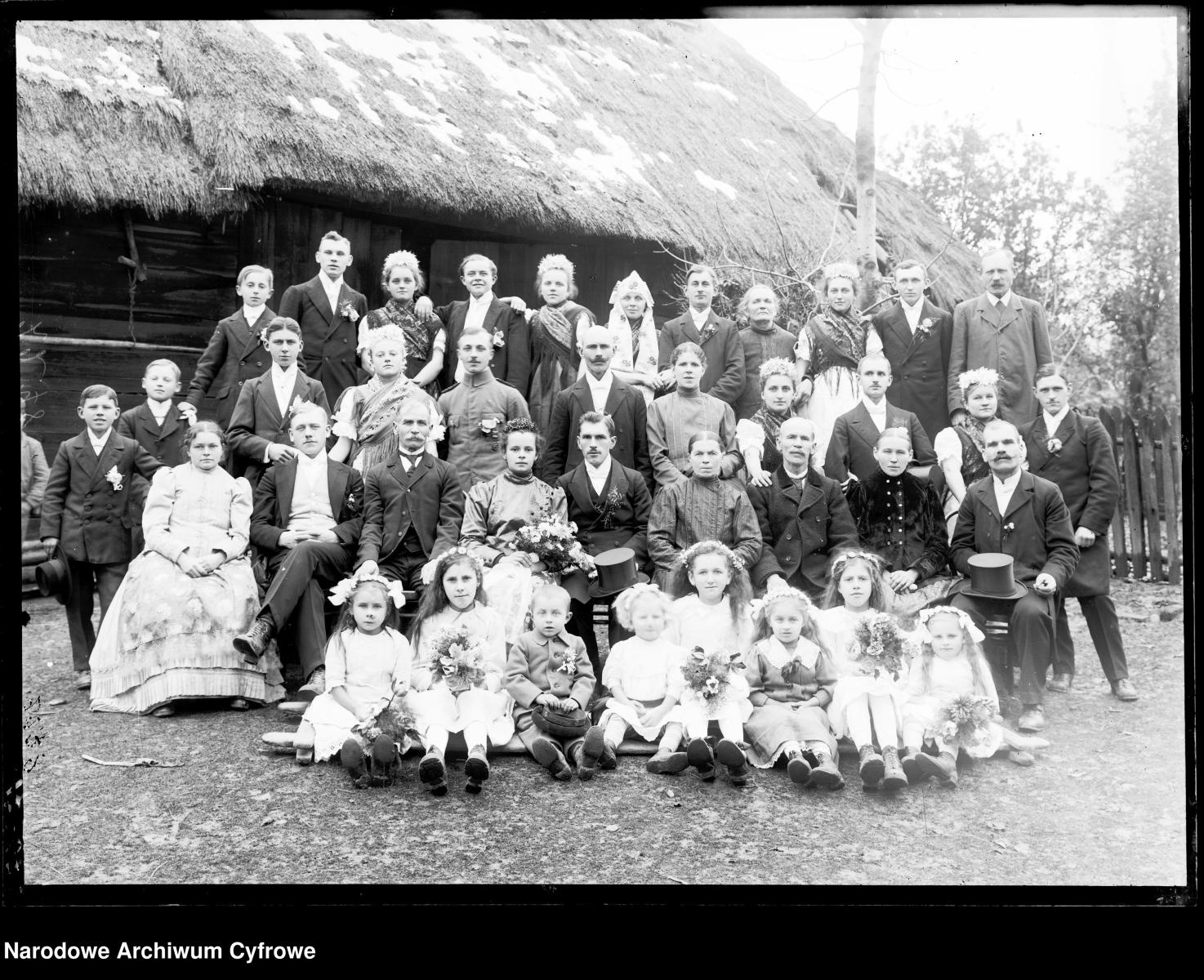 Zdjęcie w galerii na portalu naszraciborz.pl: Archiwalne przedwojenne zdjęcia Górnego Śląska. NAC próbuje ustalić, co pokazują [FOTO] wiadomości z regionu