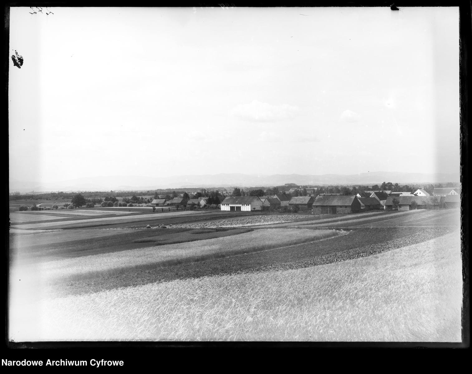 Zdjęcie w galerii na portalu naszraciborz.pl: Archiwalne przedwojenne zdjęcia Górnego Śląska. NAC próbuje ustalić, co pokazują [FOTO] wiadomości z regionu