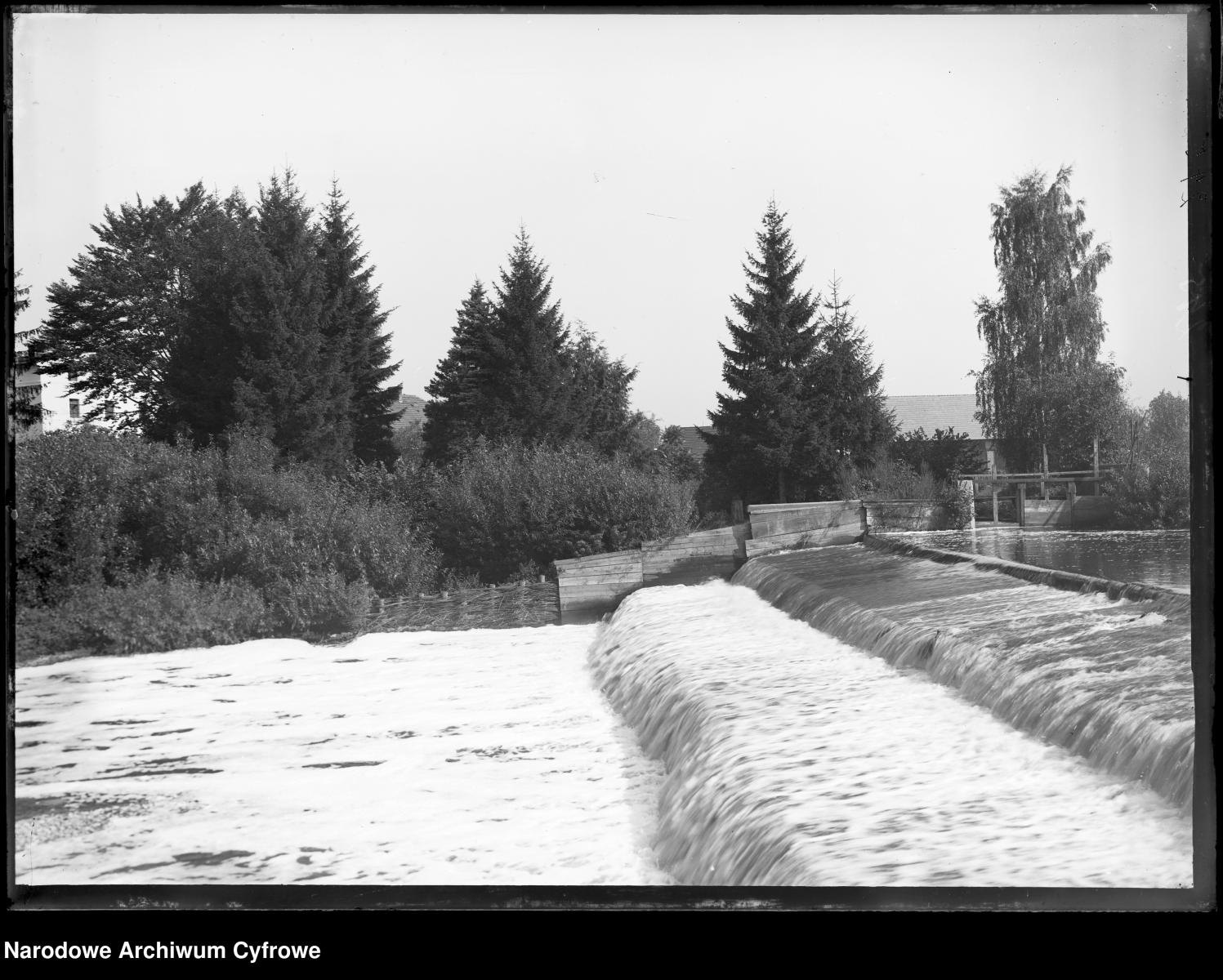 Zdjęcie w galerii na portalu naszraciborz.pl: Archiwalne przedwojenne zdjęcia Górnego Śląska. NAC próbuje ustalić, co pokazują [FOTO] wiadomości z regionu