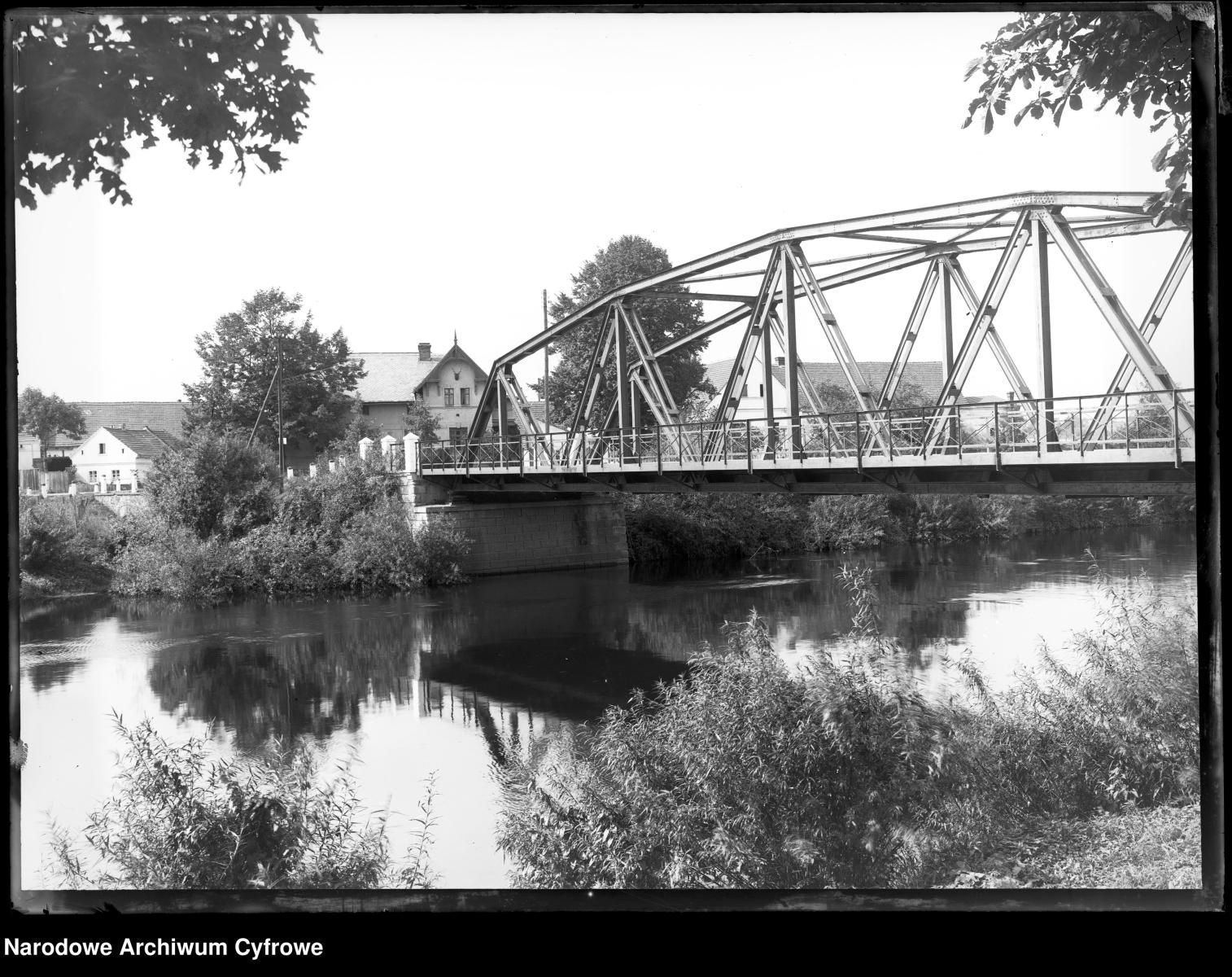 Zdjęcie w galerii na portalu naszraciborz.pl: Archiwalne przedwojenne zdjęcia Górnego Śląska. NAC próbuje ustalić, co pokazują [FOTO] wiadomości z regionu