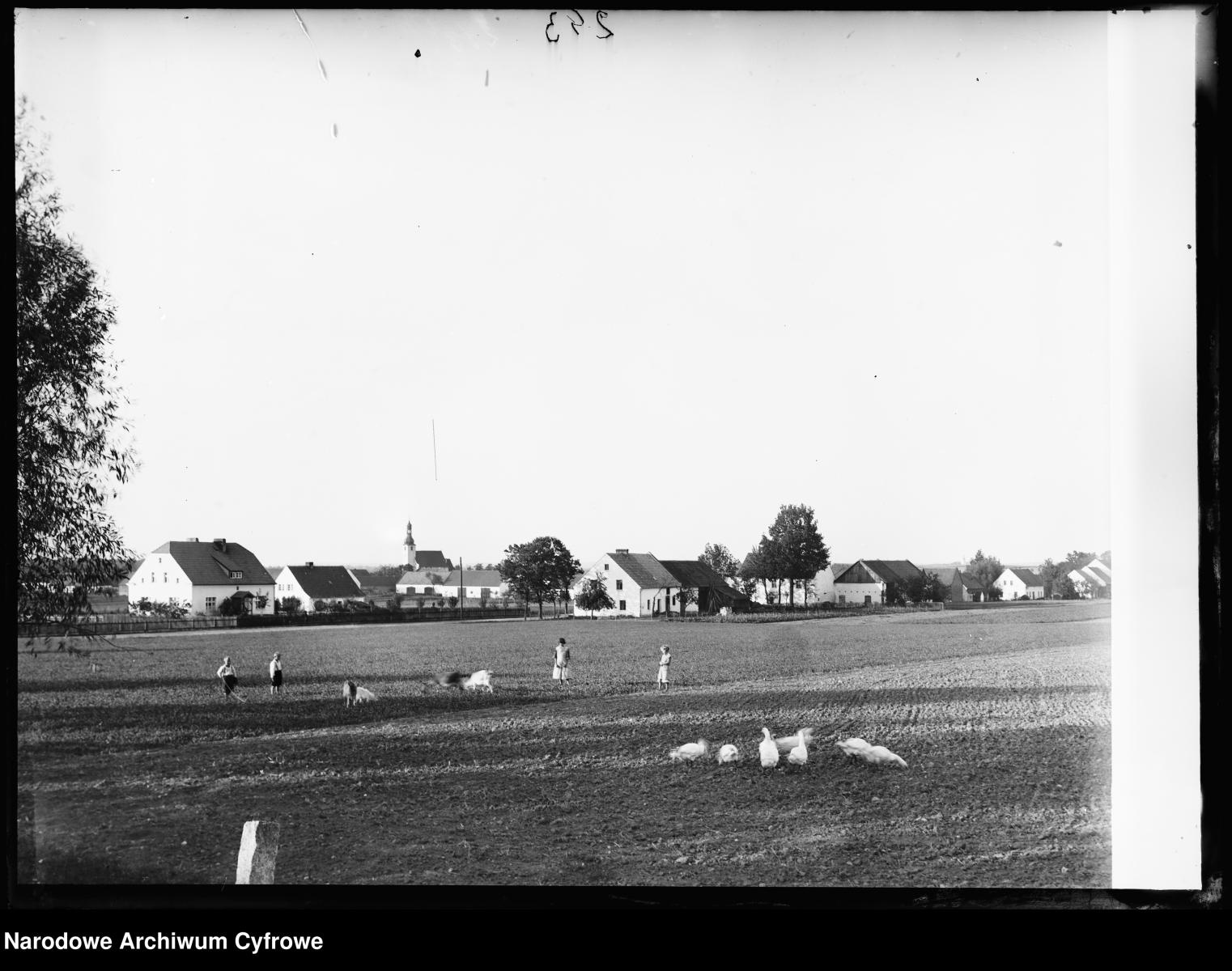Zdjęcie w galerii na portalu naszraciborz.pl: Archiwalne przedwojenne zdjęcia Górnego Śląska. NAC próbuje ustalić, co pokazują [FOTO] wiadomości z regionu