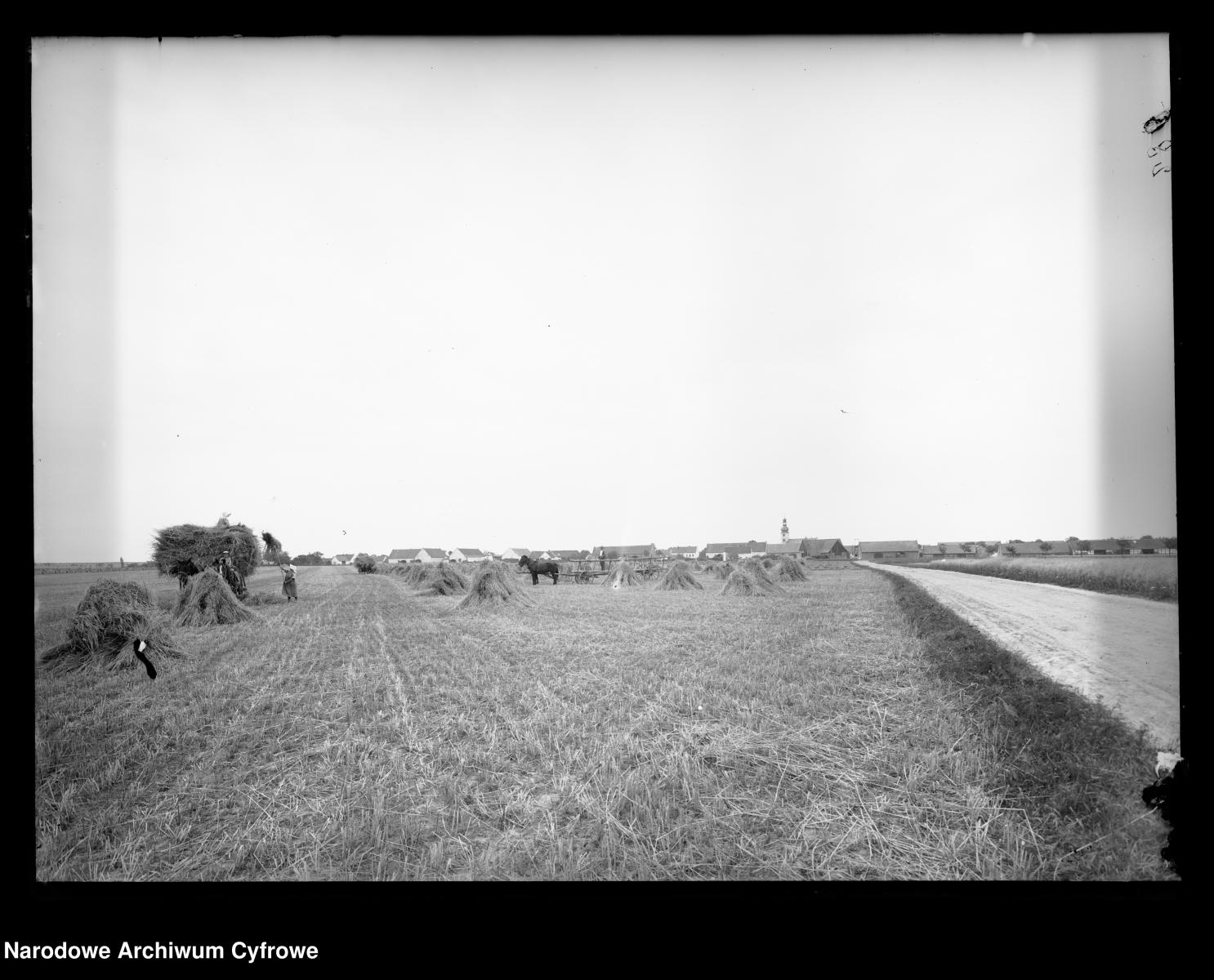 Zdjęcie w galerii na portalu naszraciborz.pl: Archiwalne przedwojenne zdjęcia Górnego Śląska. NAC próbuje ustalić, co pokazują [FOTO] wiadomości z regionu