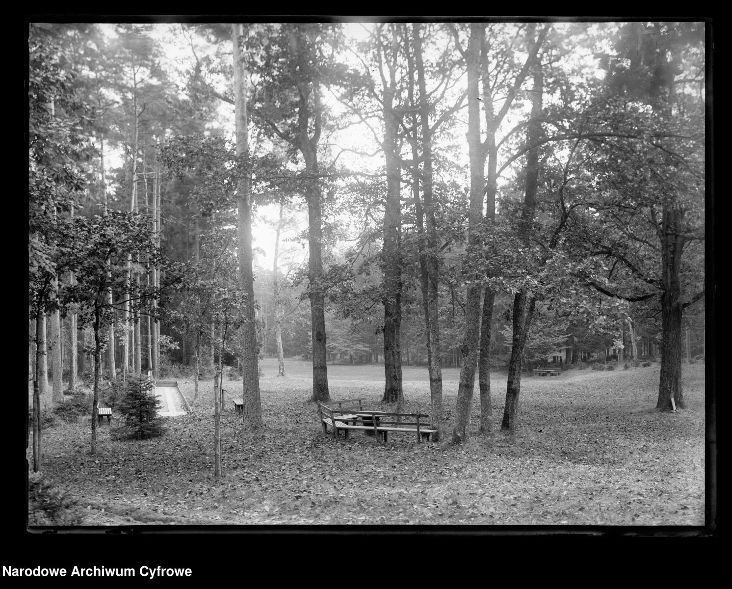 Zdjęcie w galerii na portalu naszraciborz.pl: Archiwalne przedwojenne zdjęcia Górnego Śląska. NAC próbuje ustalić, co pokazują [FOTO] wiadomości z regionu
