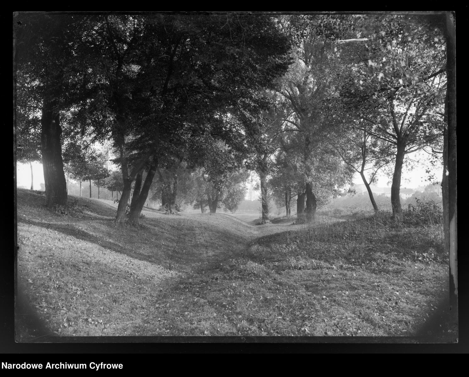 Zdjęcie w galerii na portalu naszraciborz.pl: Archiwalne przedwojenne zdjęcia Górnego Śląska. NAC próbuje ustalić, co pokazują [FOTO] wiadomości z regionu