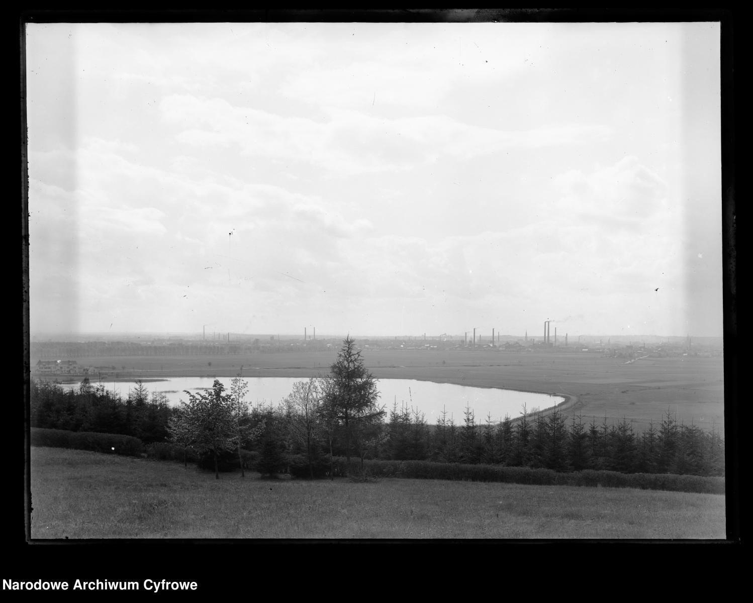 Zdjęcie w galerii na portalu naszraciborz.pl: Archiwalne przedwojenne zdjęcia Górnego Śląska. NAC próbuje ustalić, co pokazują [FOTO] wiadomości z regionu