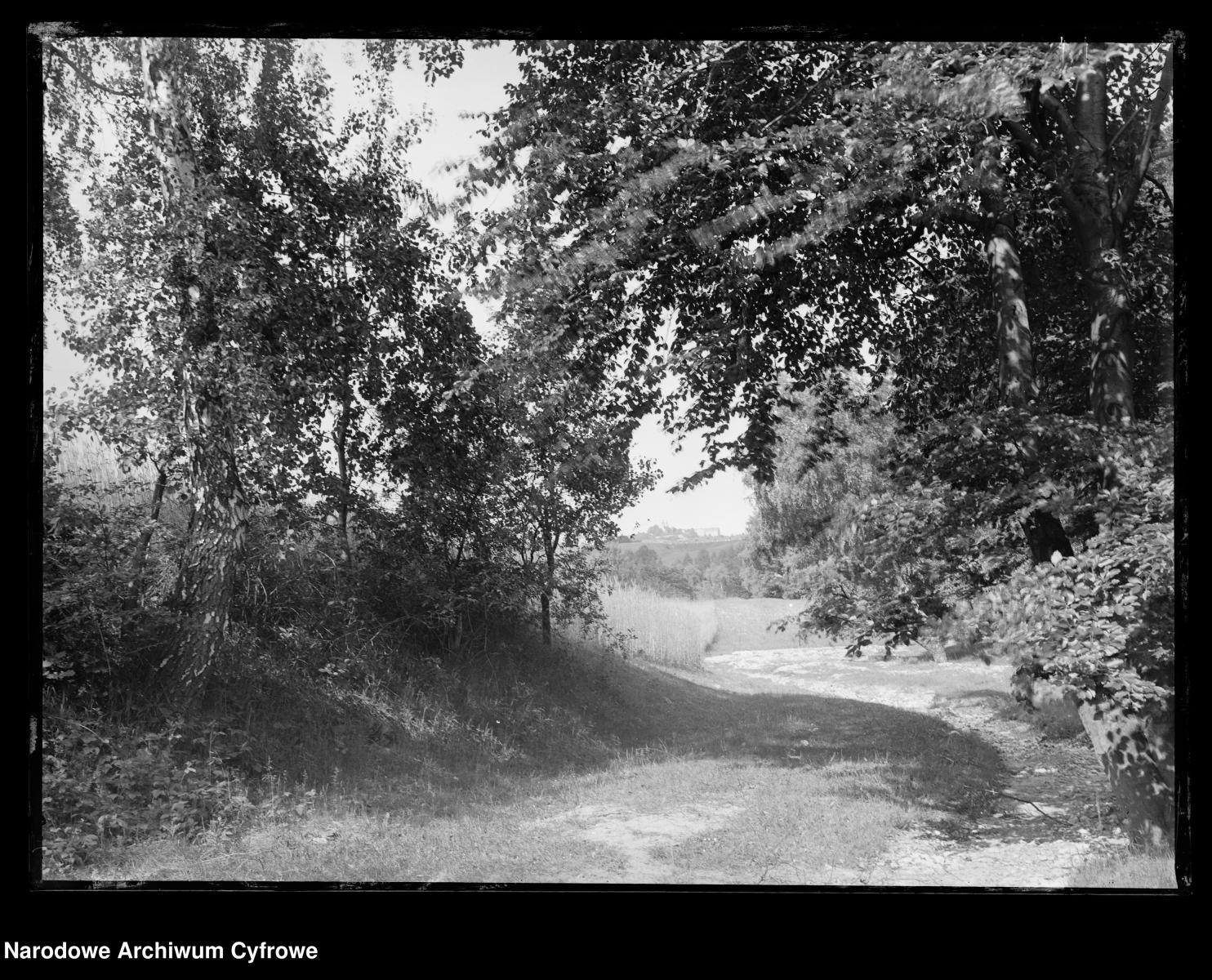 Zdjęcie w galerii na portalu naszraciborz.pl: Archiwalne przedwojenne zdjęcia Górnego Śląska. NAC próbuje ustalić, co pokazują [FOTO] wiadomości z regionu
