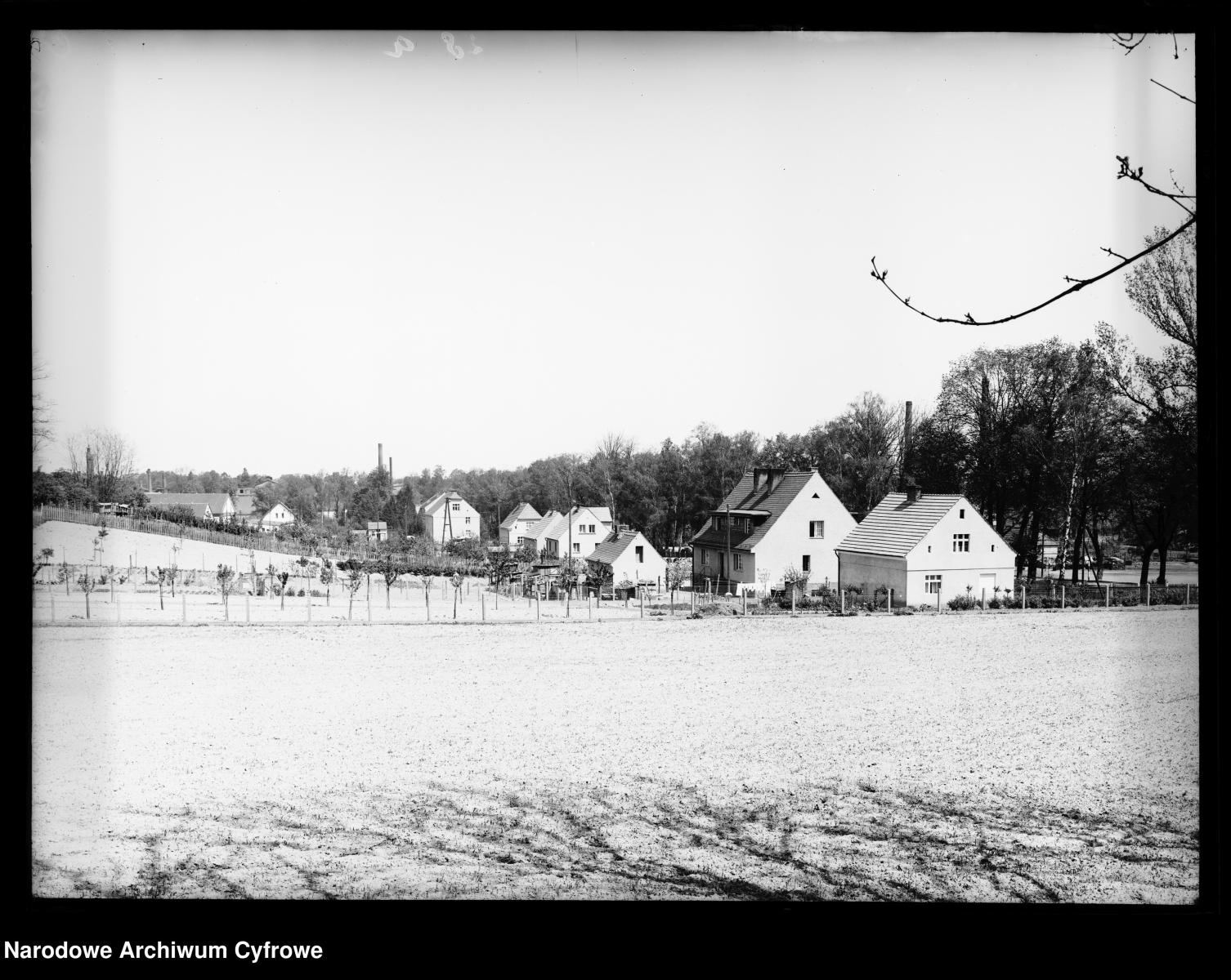 Zdjęcie w galerii na portalu naszraciborz.pl: Archiwalne przedwojenne zdjęcia Górnego Śląska. NAC próbuje ustalić, co pokazują [FOTO] wiadomości z regionu
