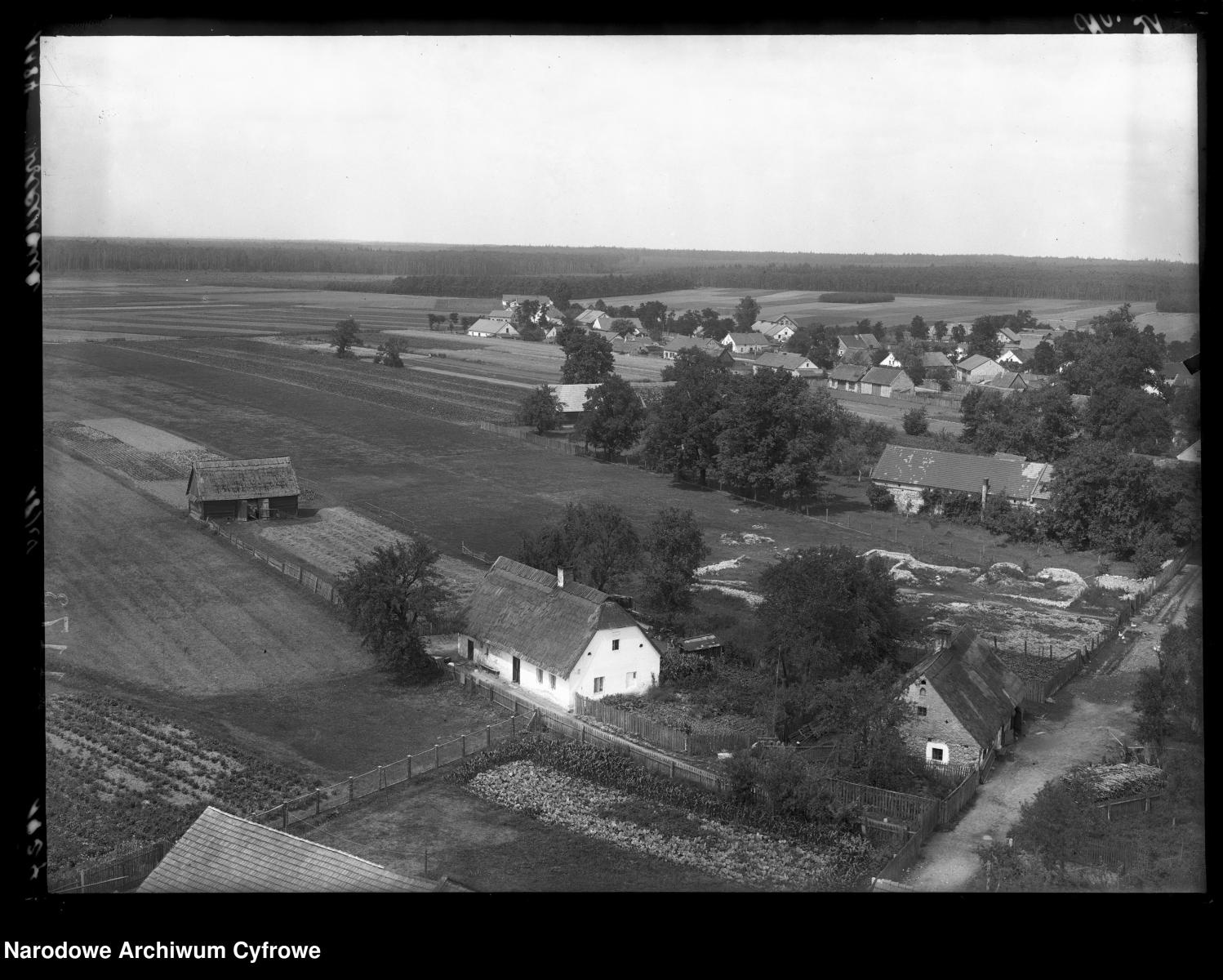 Zdjęcie w galerii na portalu naszraciborz.pl: Archiwalne przedwojenne zdjęcia Górnego Śląska. NAC próbuje ustalić, co pokazują [FOTO] wiadomości z regionu