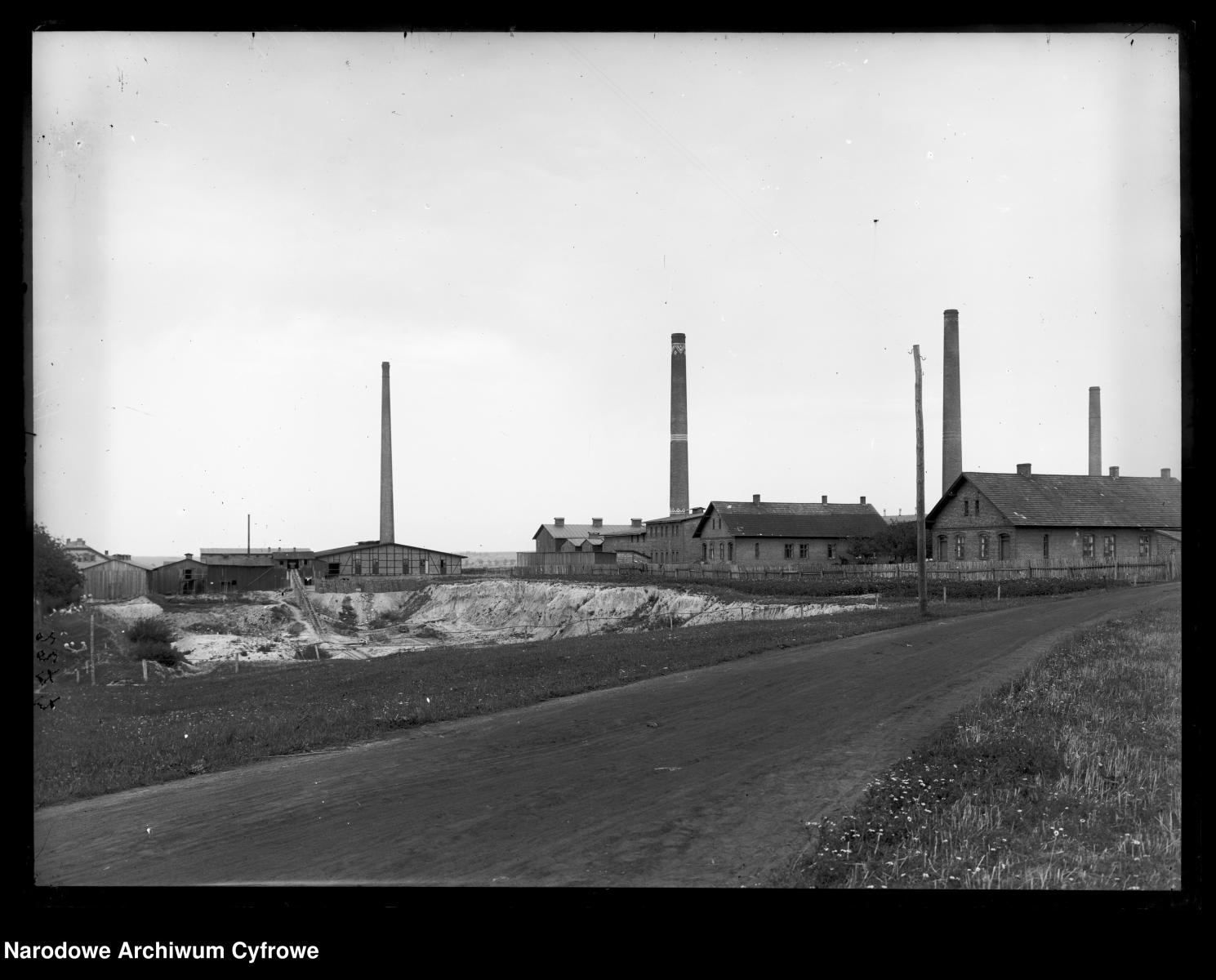Zdjęcie w galerii na portalu naszraciborz.pl: Archiwalne przedwojenne zdjęcia Górnego Śląska. NAC próbuje ustalić, co pokazują [FOTO] wiadomości z regionu