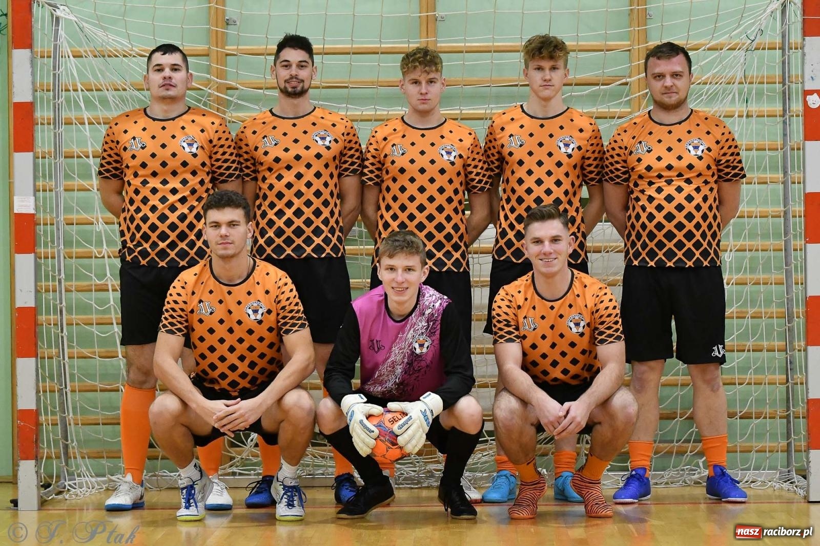 Zdjęcie w galerii na portalu naszraciborz.pl: Futsalowe emocje na zakończenie roku [FOTO] wiadomości z regionu