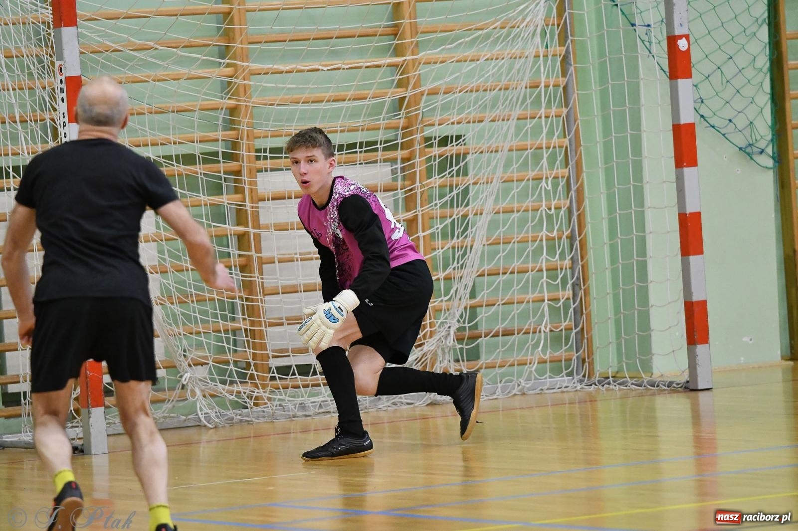 Zdjęcie w galerii na portalu naszraciborz.pl: Futsalowe emocje na zakończenie roku [FOTO] wiadomości z regionu
